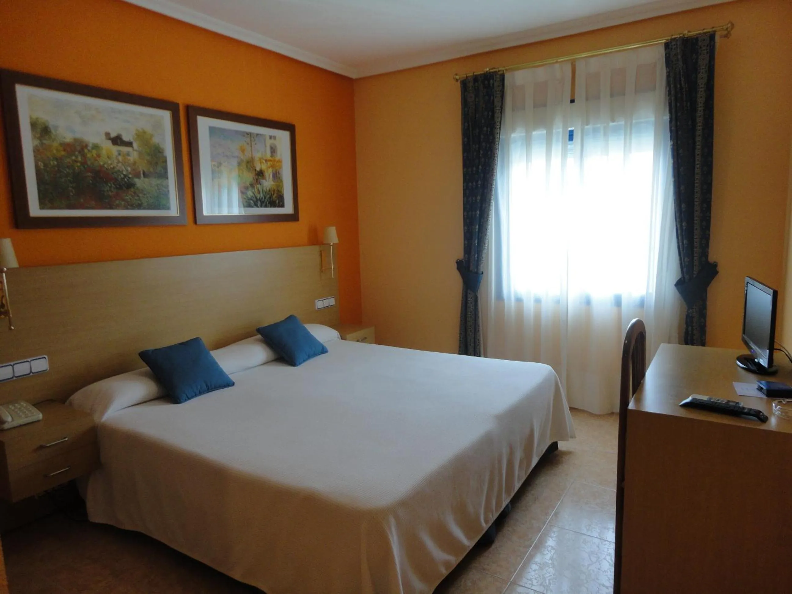 Photo of the whole room, Bed in Hotel Mirador