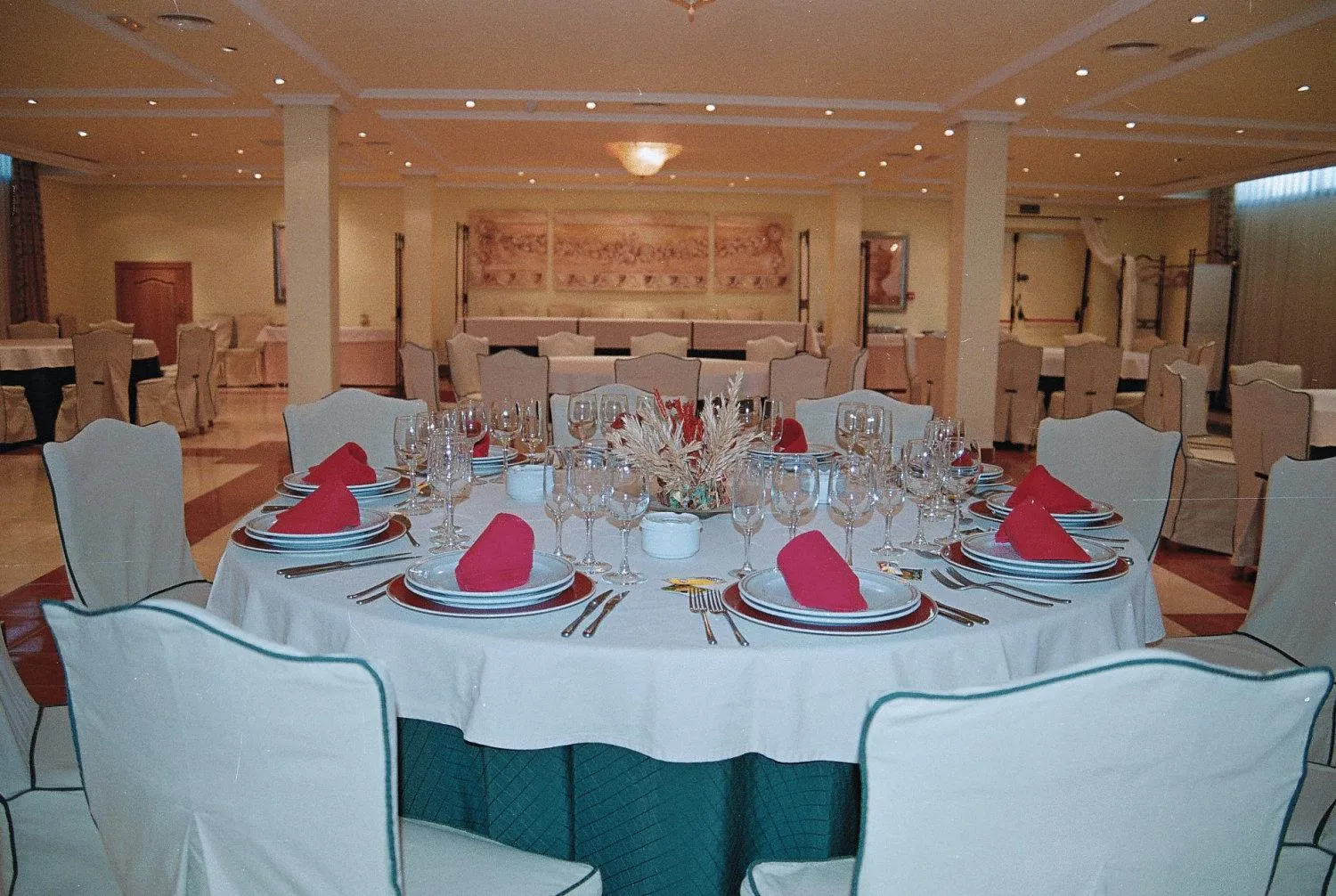 Restaurant/places to eat in Hotel Mirador