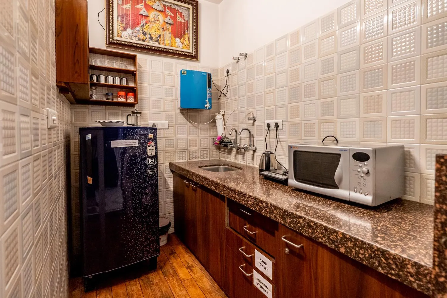 Kitchen or kitchenette in All Seasons Heritage Homestay