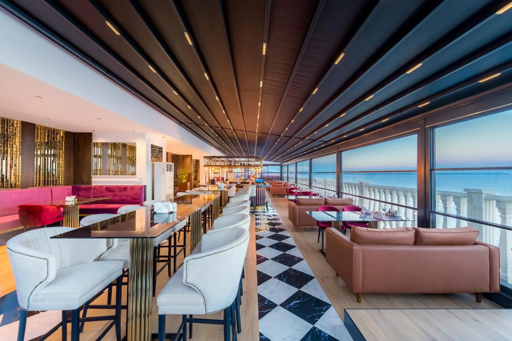 Restaurant/places to eat in Crowne Plaza Antalya by IHG