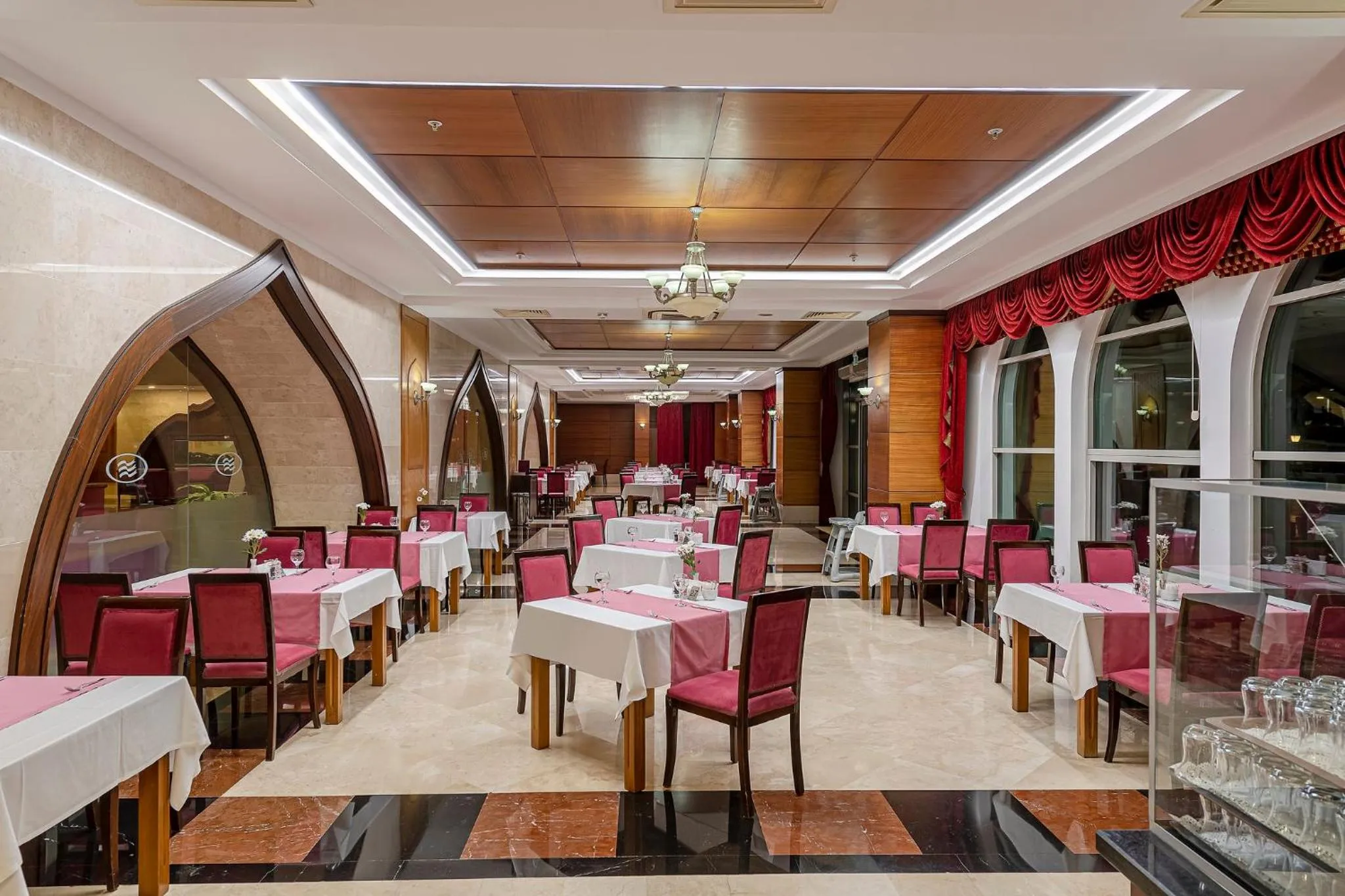 Restaurant/places to eat in Crowne Plaza Antalya by IHG