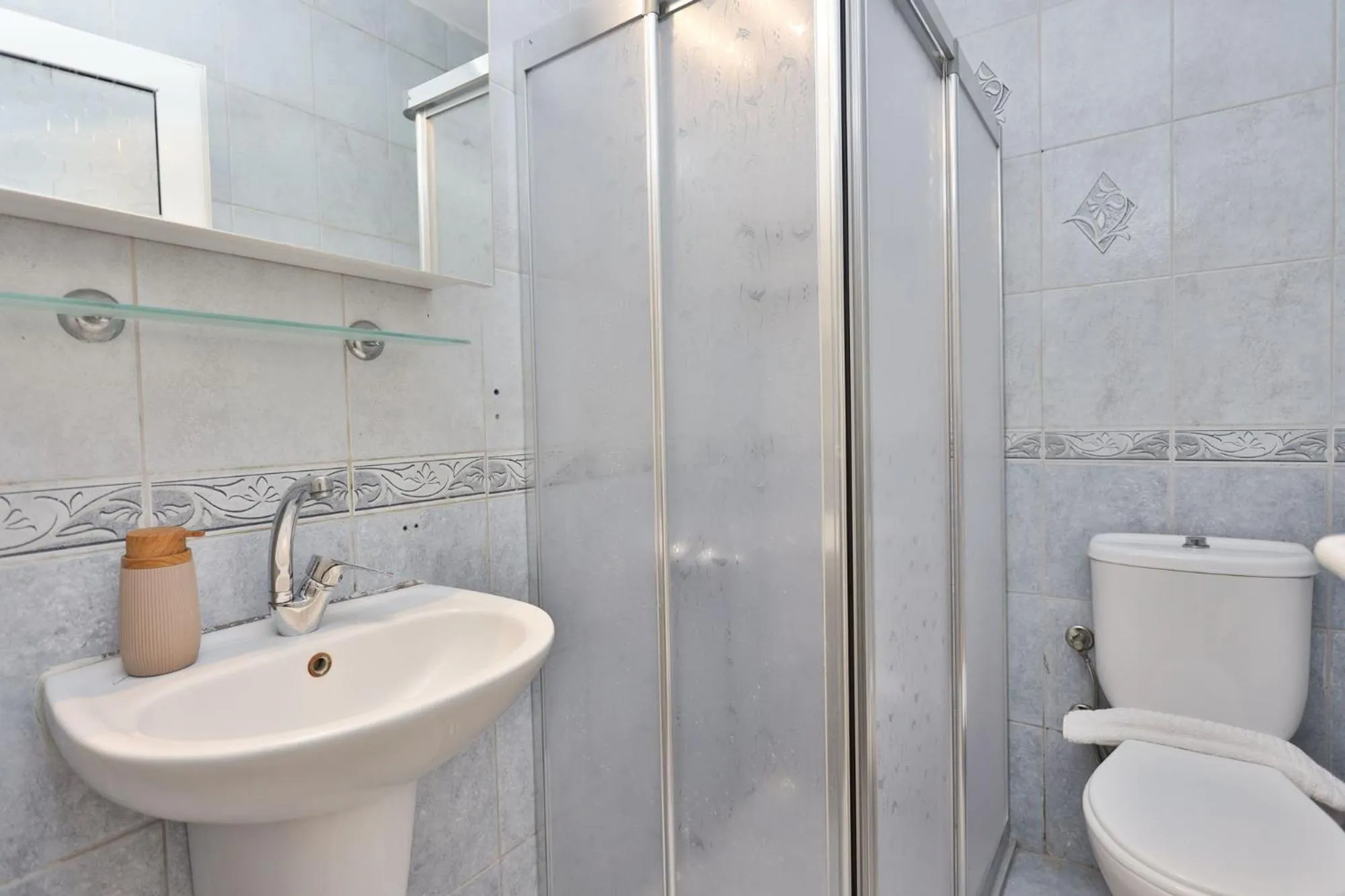 Shower in Simge Pension