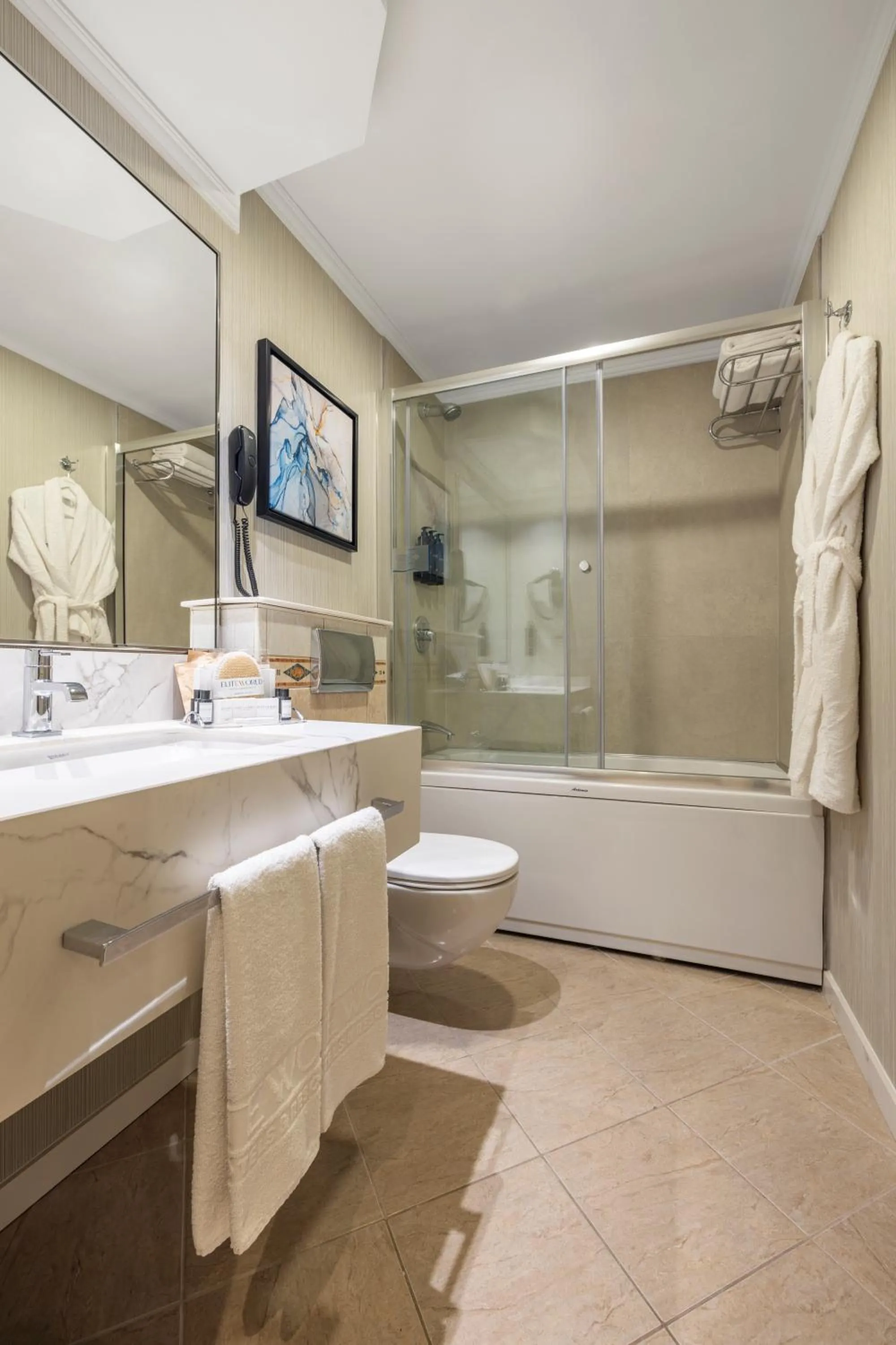 Toilet in Elite World Comfy Istanbul Taksim