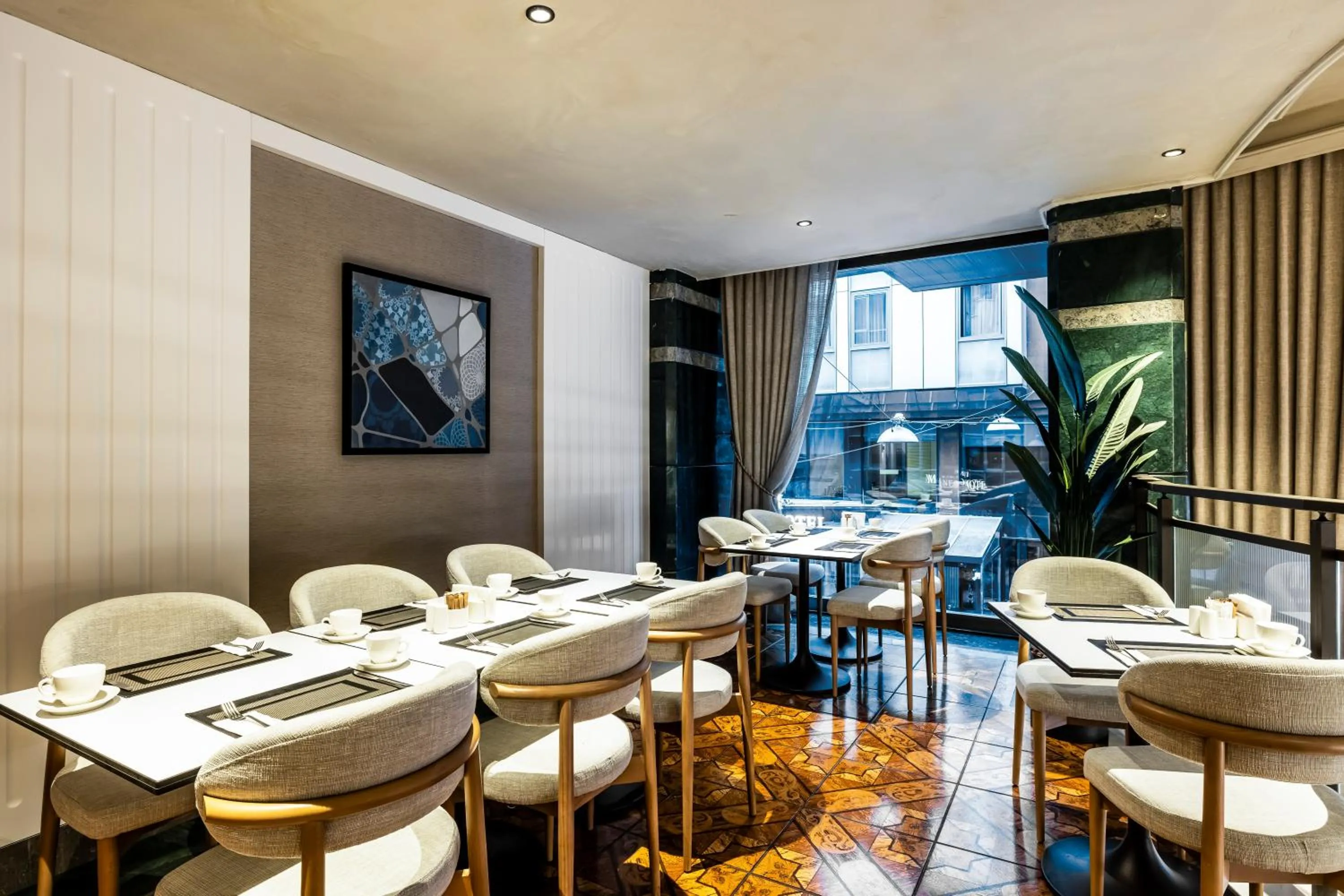 Restaurant/places to eat in Elite World Comfy Istanbul Taksim