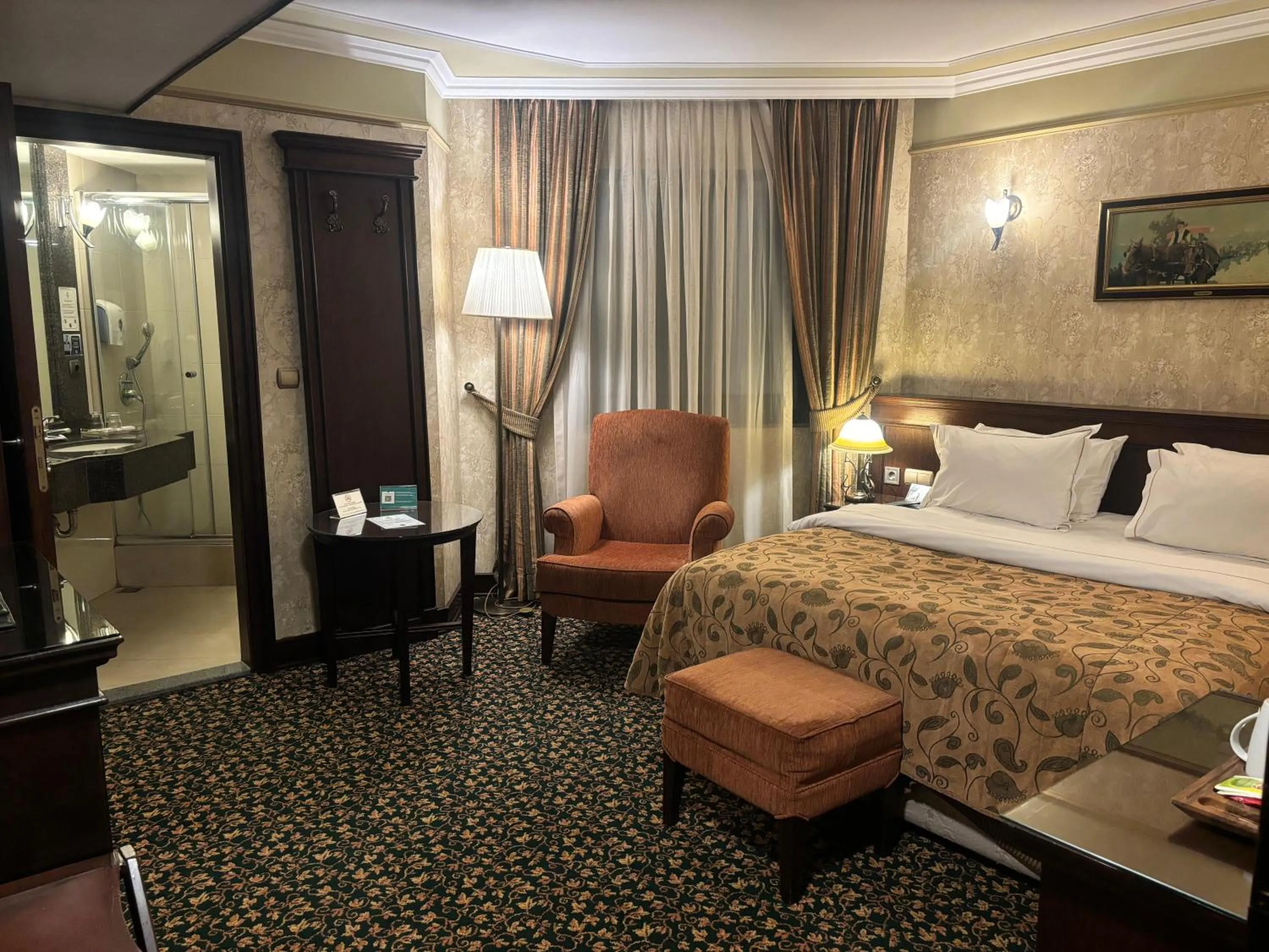 Living room, Bed in Germir Palas Hotel - Special Class