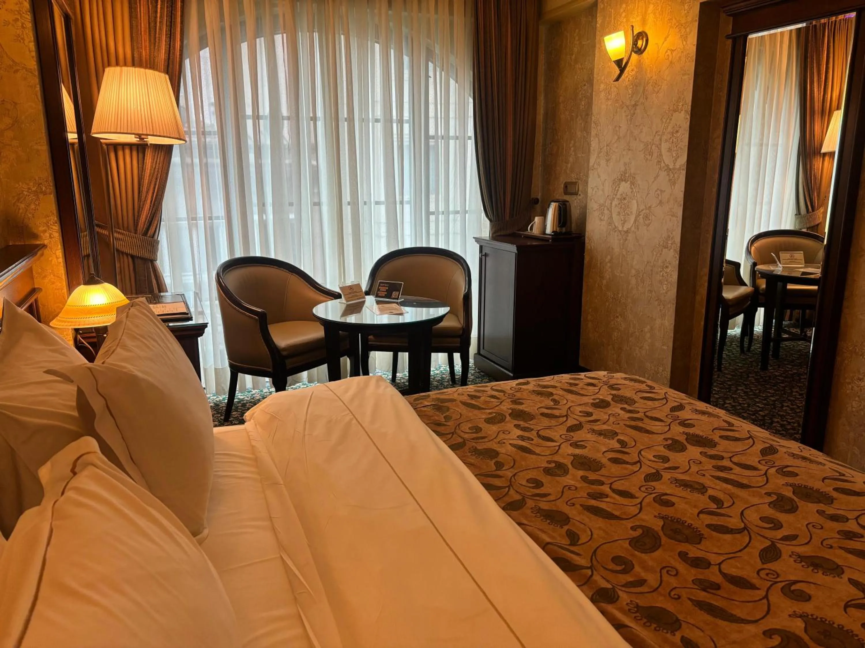 Living room, Bed in Germir Palas Hotel - Special Class