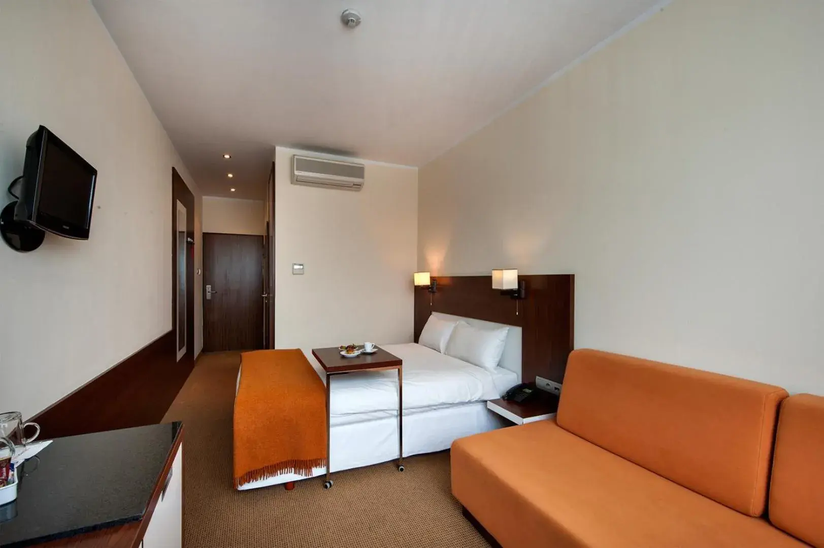 Photo of the whole room in Desilva Inn Katowice Airport Photo of the whole room in Desilva Inn Katowice Airport
