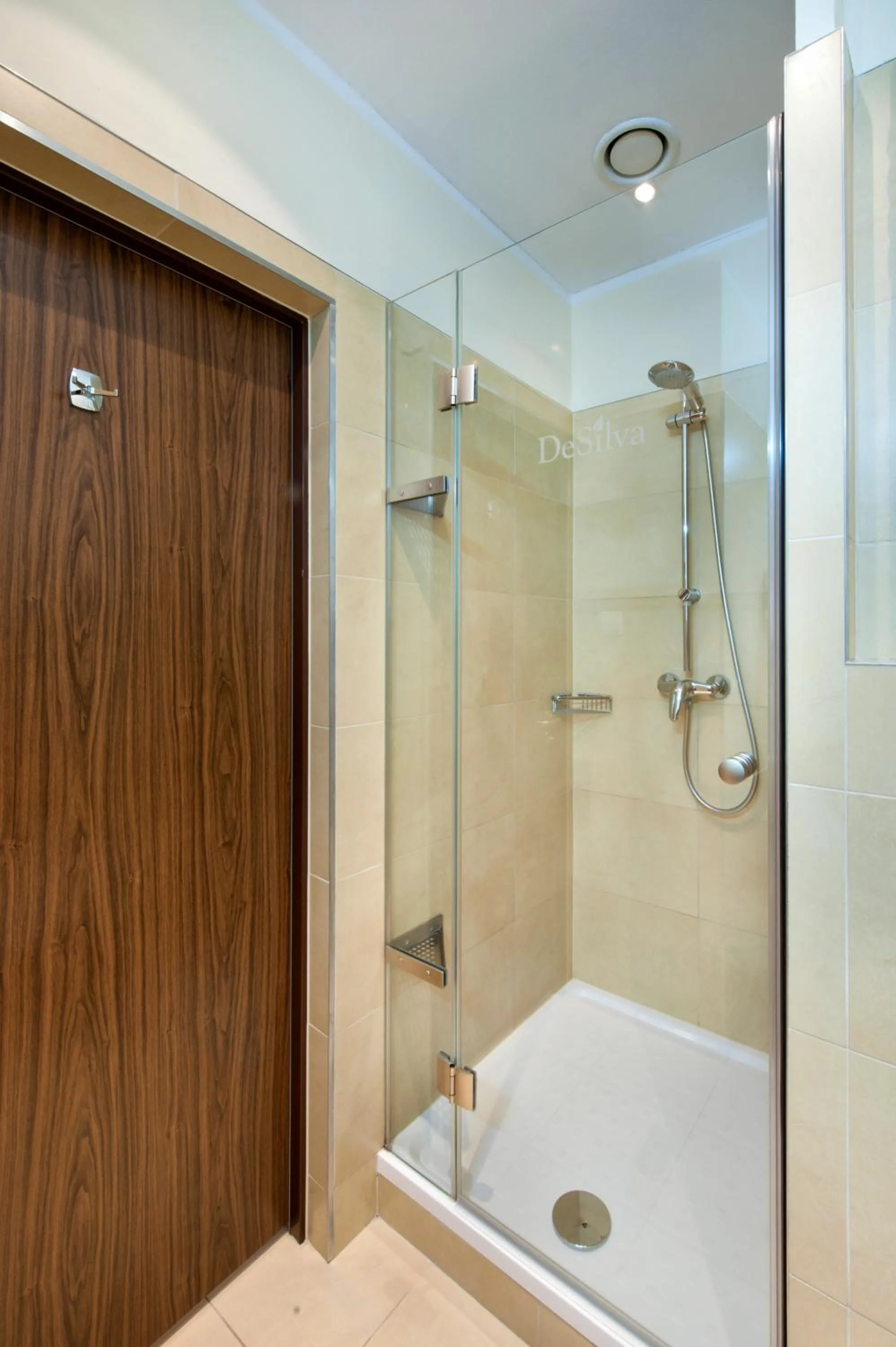 Shower in Desilva Inn Katowice Airport