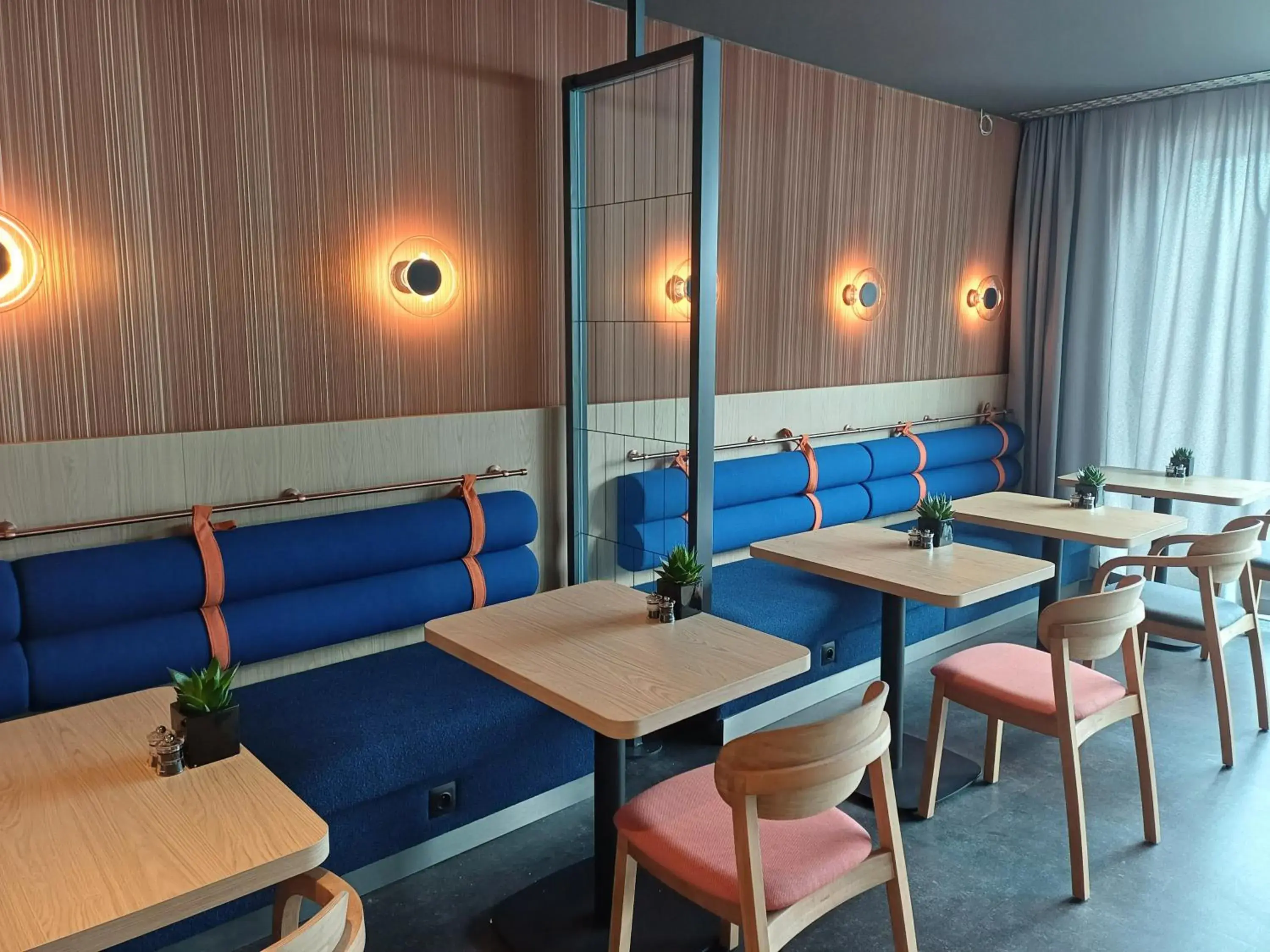 Restaurant/places to eat in Desilva Inn Katowice Airport Restaurant/places to eat in Desilva Inn Katowice Airport