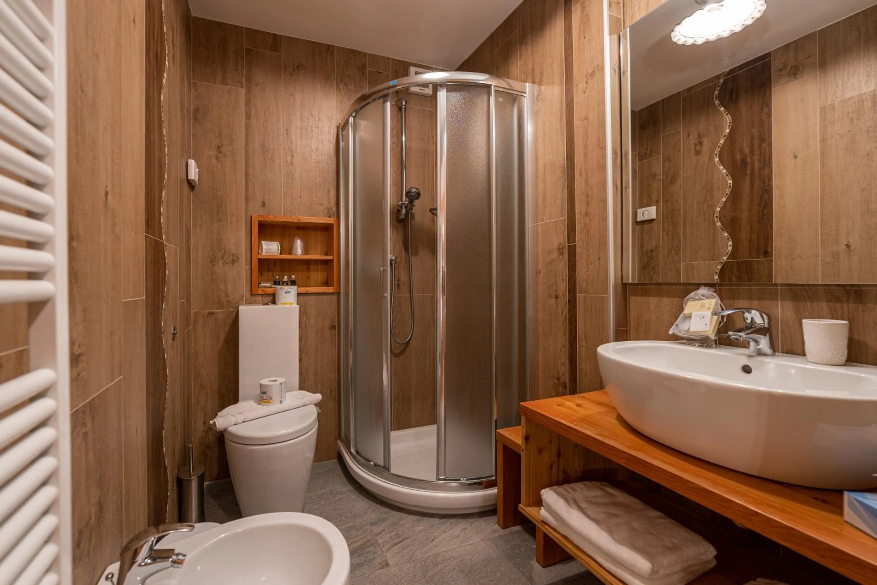 Bathroom in Lo Scoiattolo Hotel