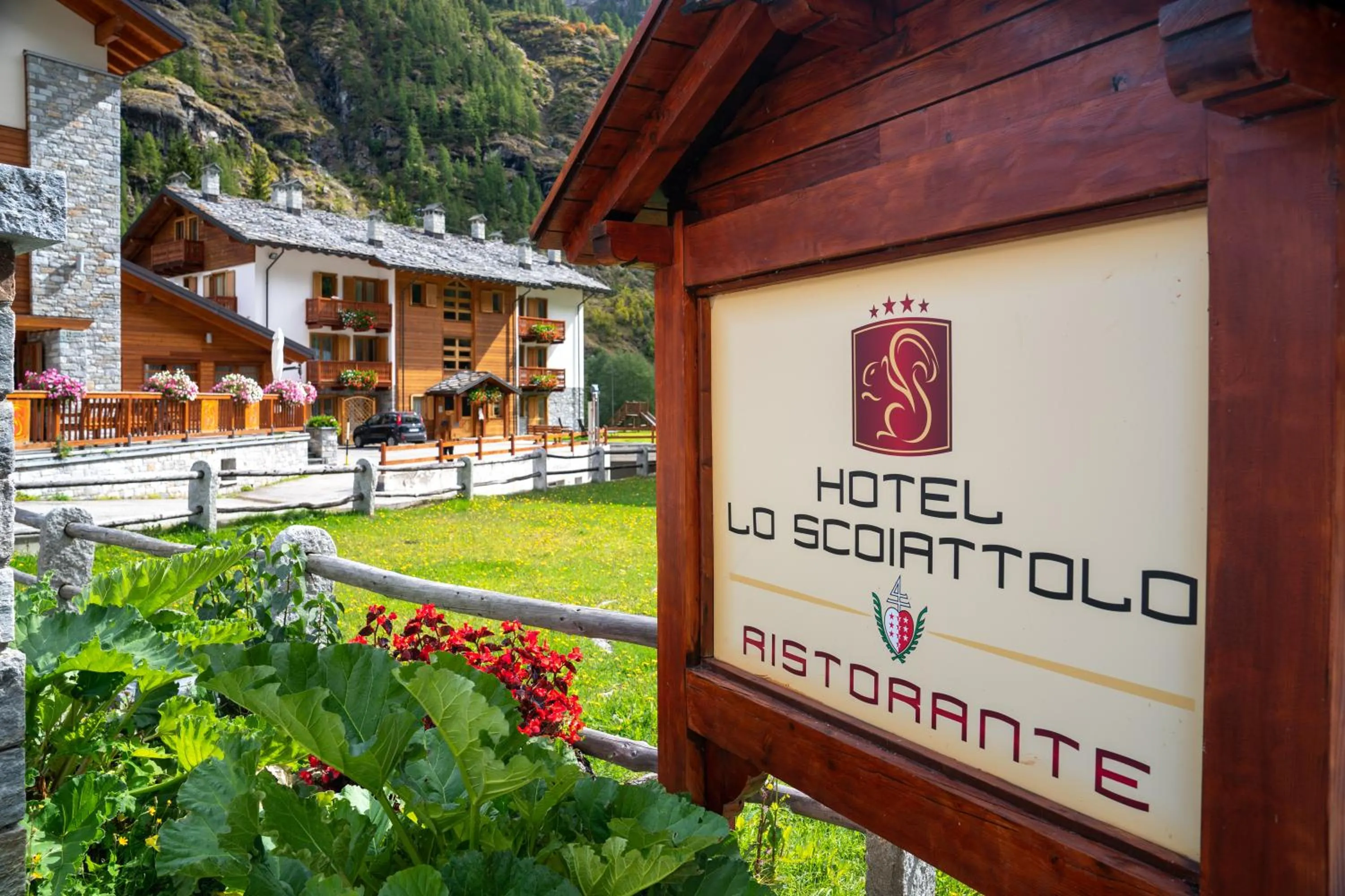 Logo/Certificate/Sign in Lo Scoiattolo Hotel
