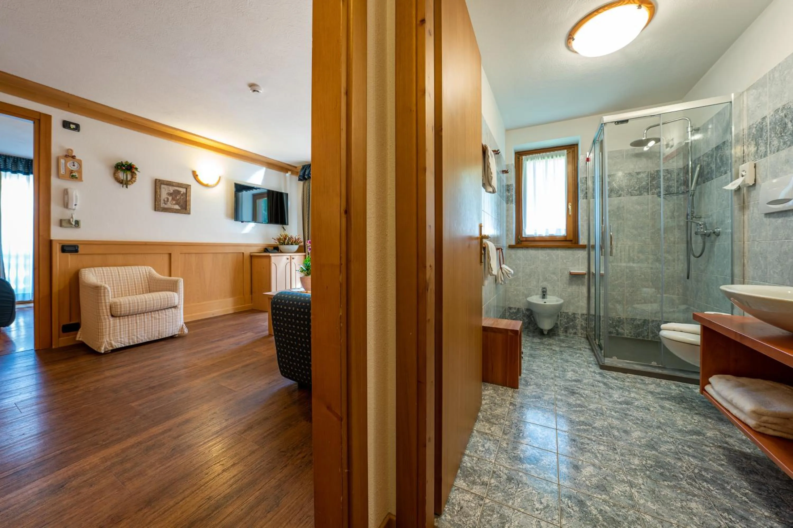 Bathroom in Lo Scoiattolo Hotel