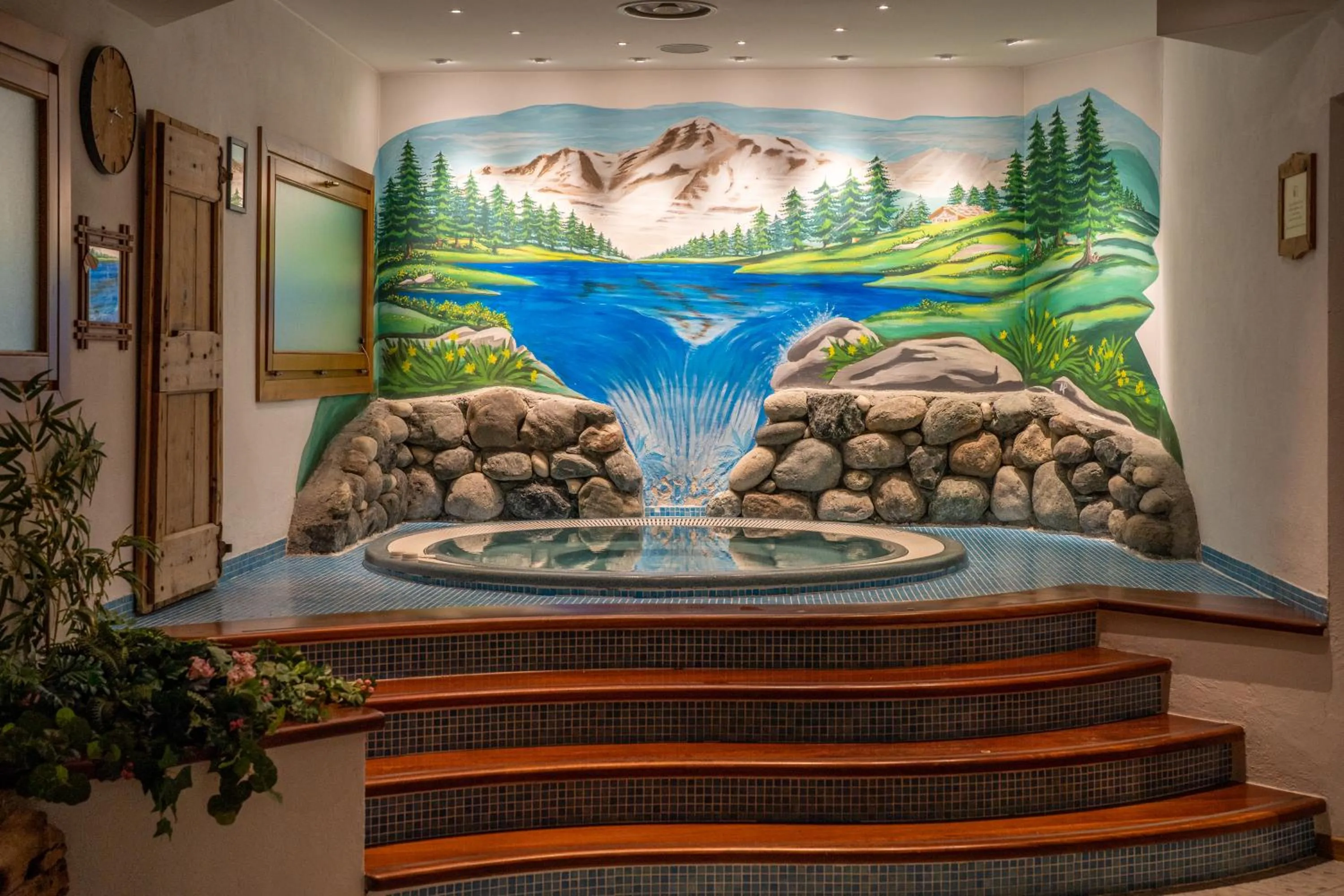 Hot Tub in Lo Scoiattolo Hotel