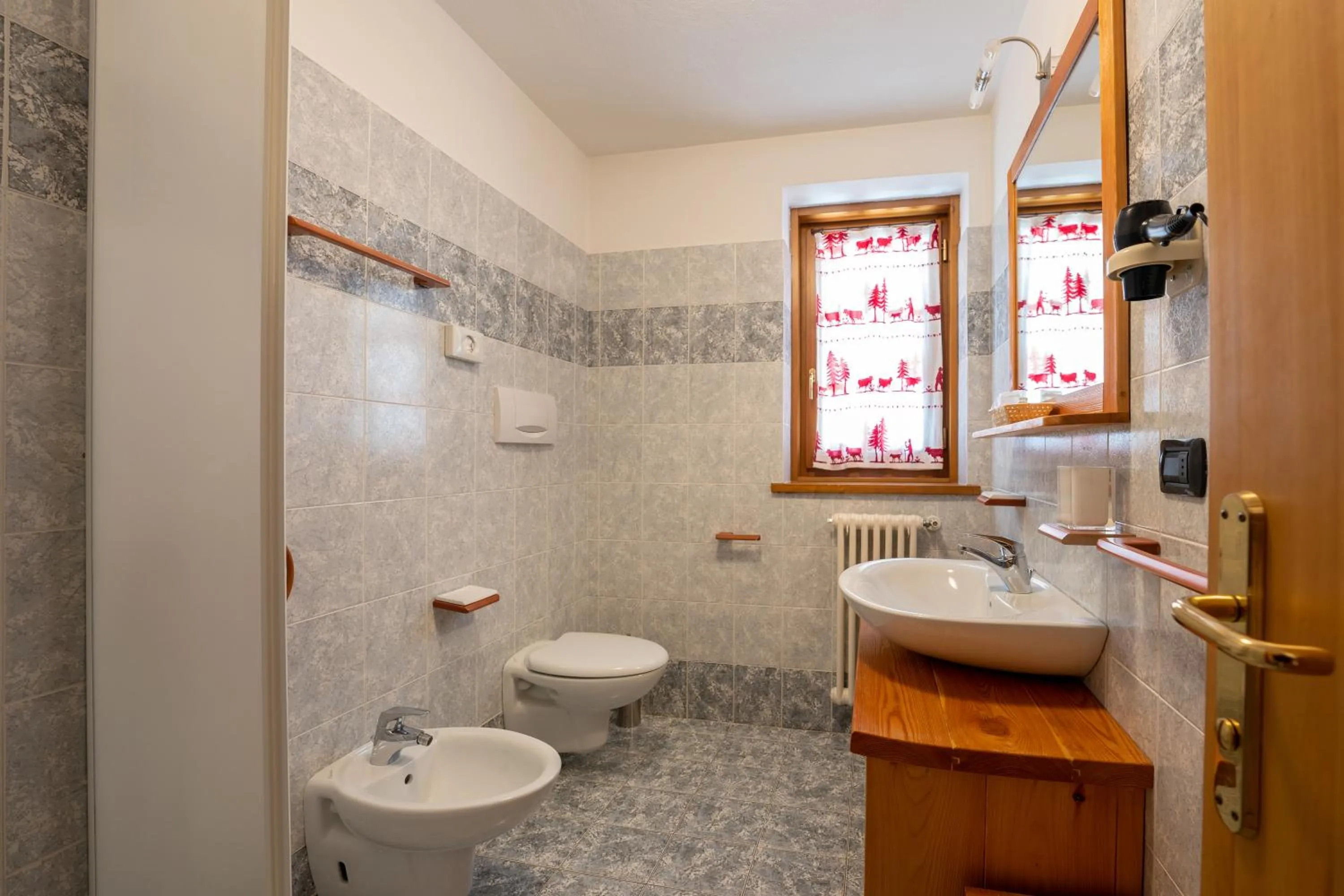 Bathroom in Lo Scoiattolo Hotel