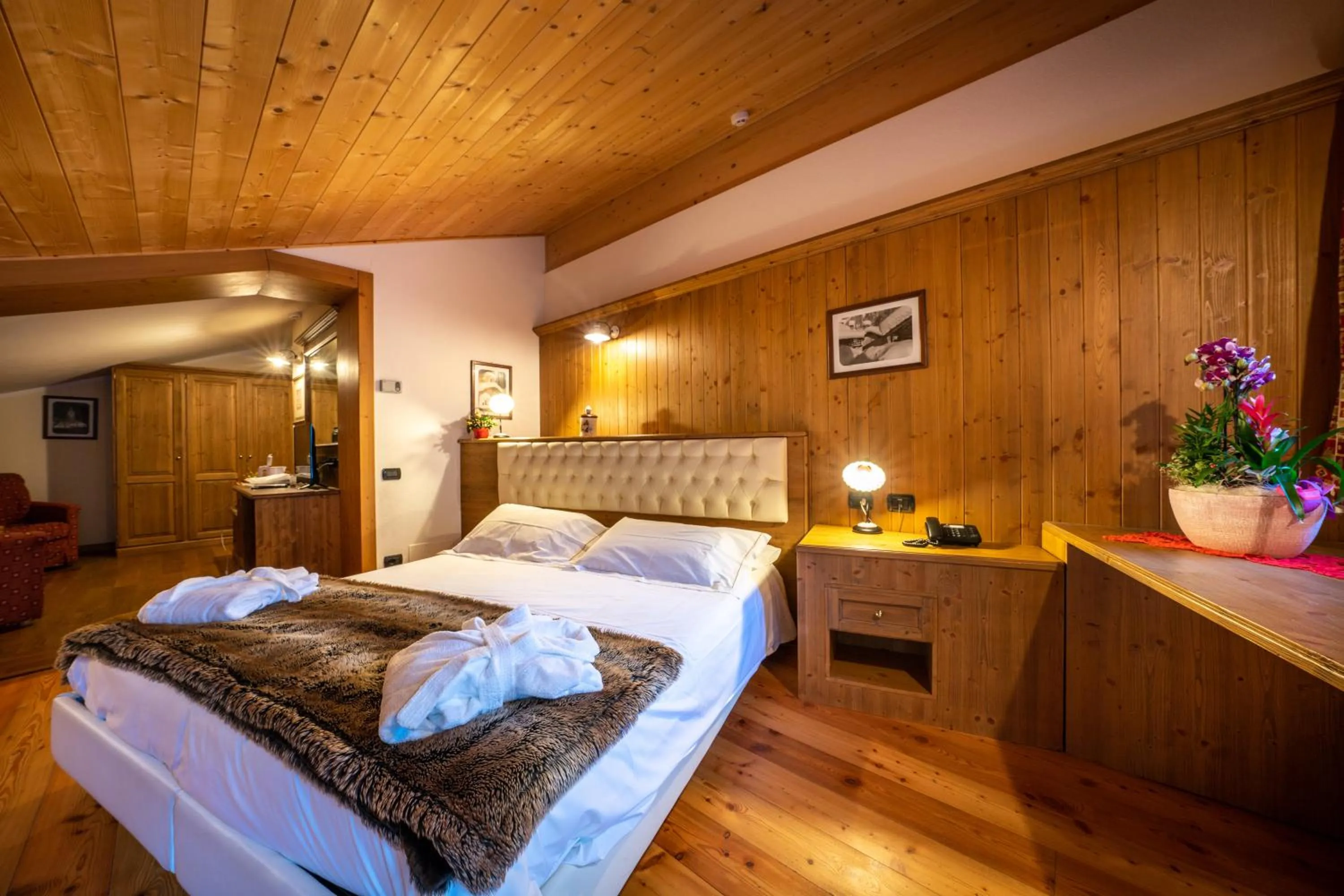 Bedroom, Bed in Lo Scoiattolo Hotel