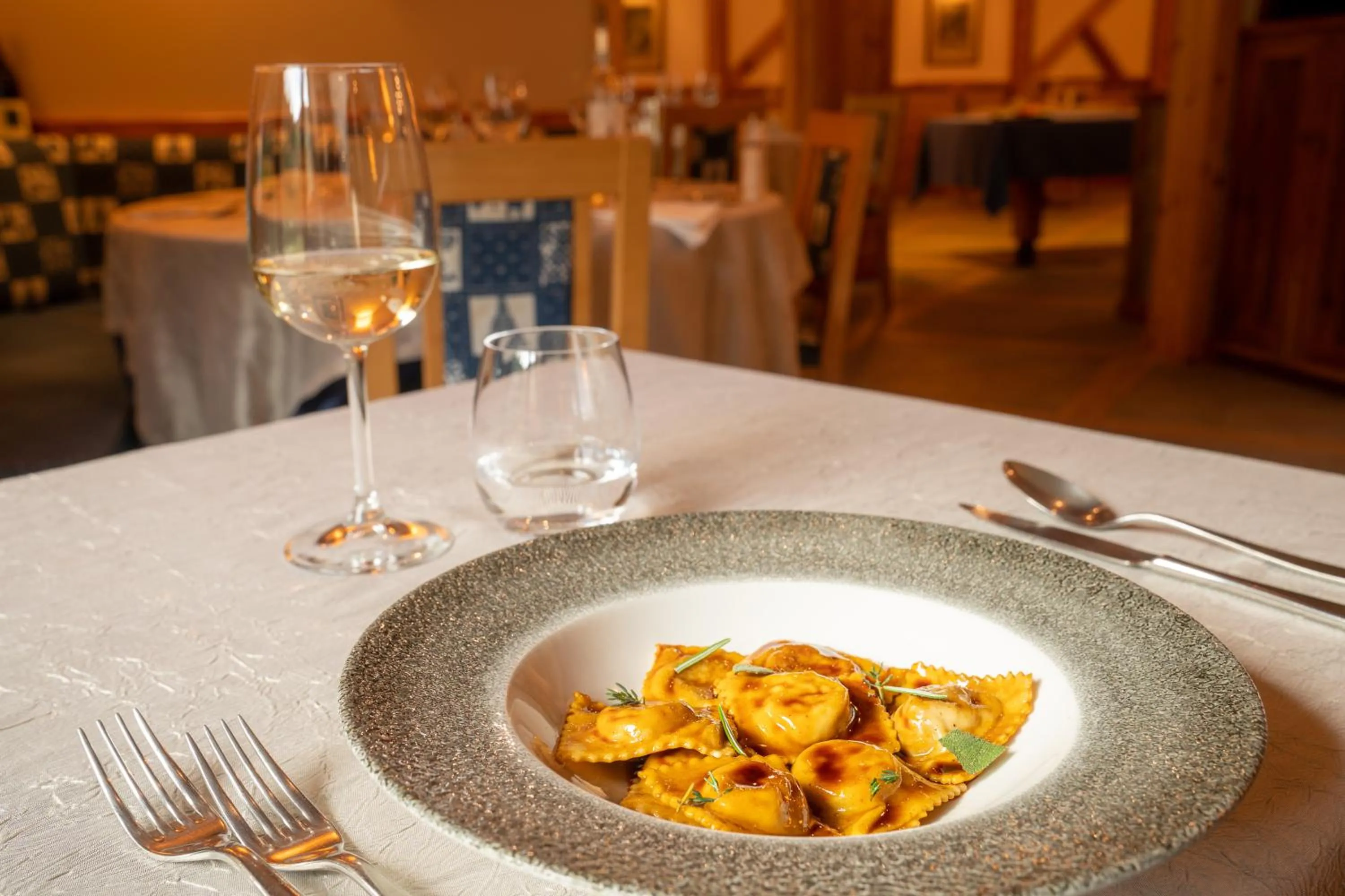 Restaurant/places to eat in Lo Scoiattolo Hotel