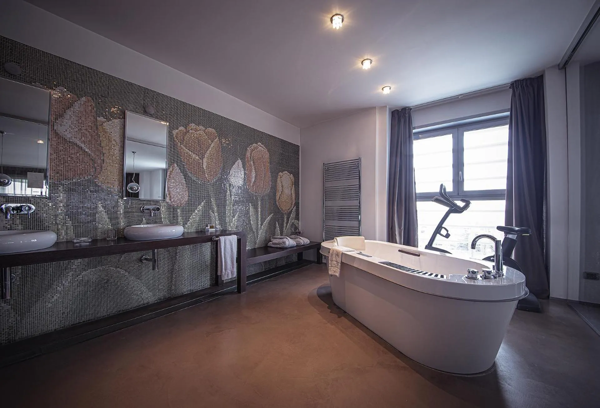 Hot Tub in Hotel For You