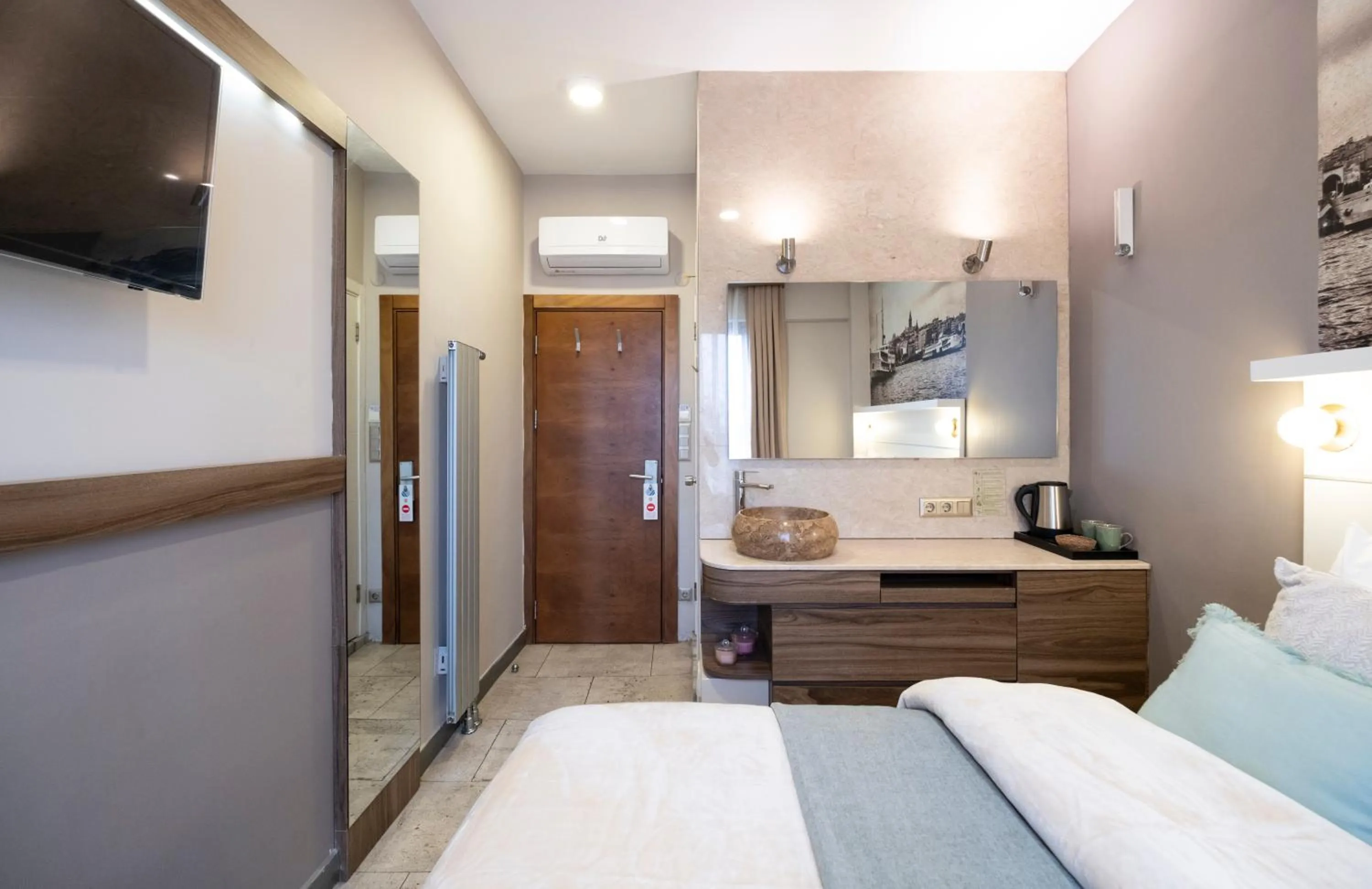 Bed in The Pera Hotel