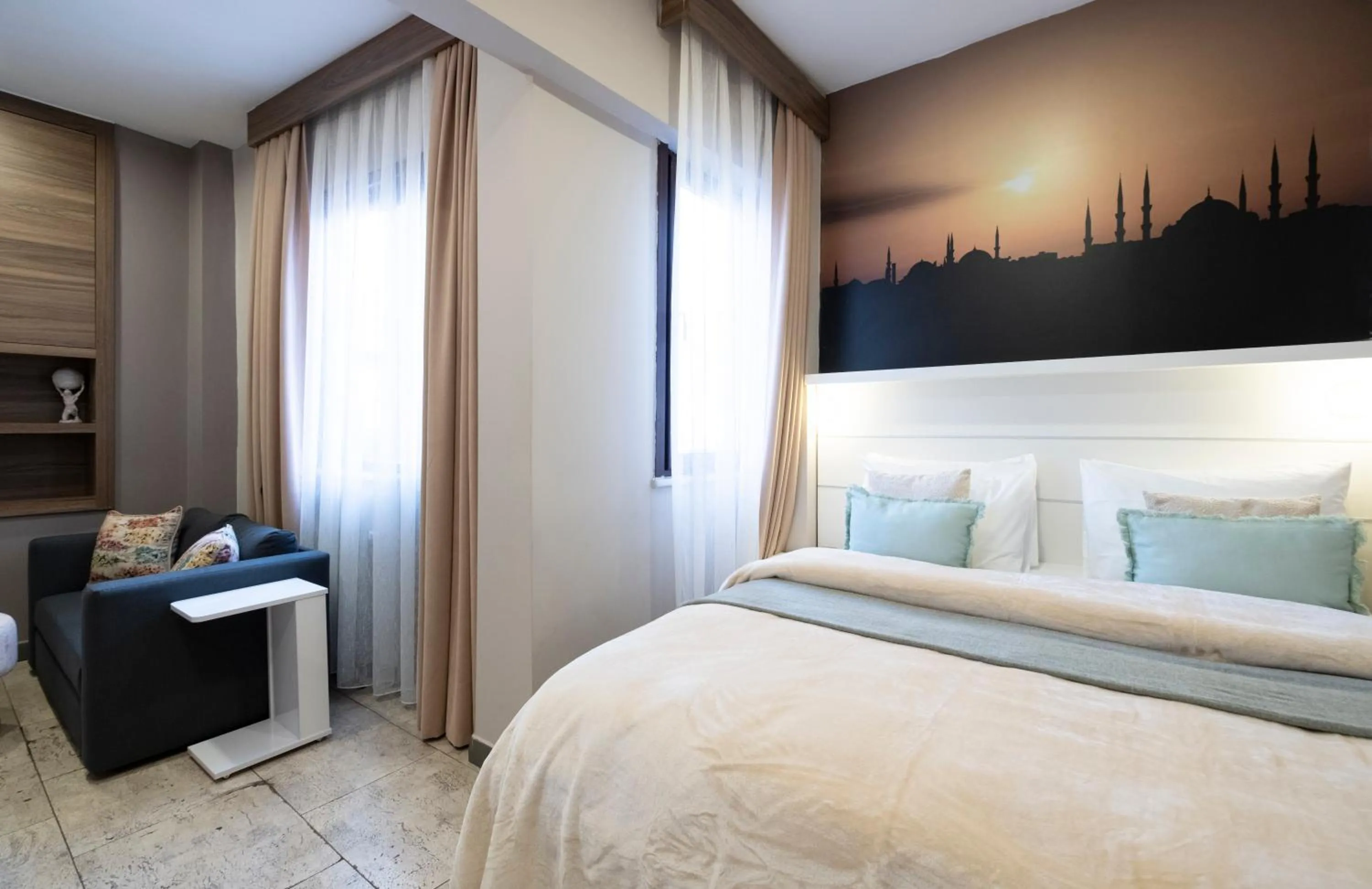 Photo of the whole room, Bed in The Pera Hotel