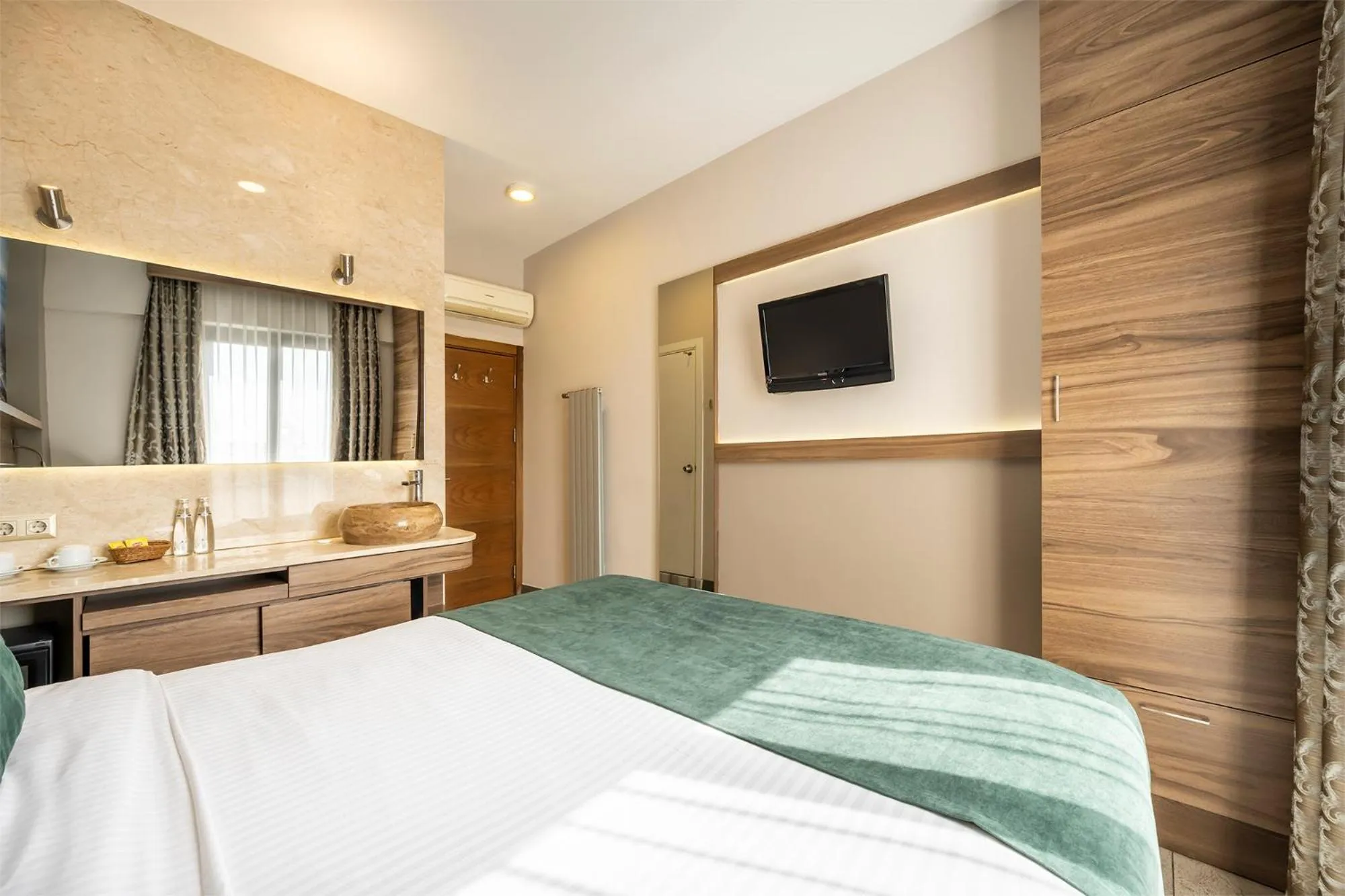 TV and multimedia, Bed in The Pera Hotel