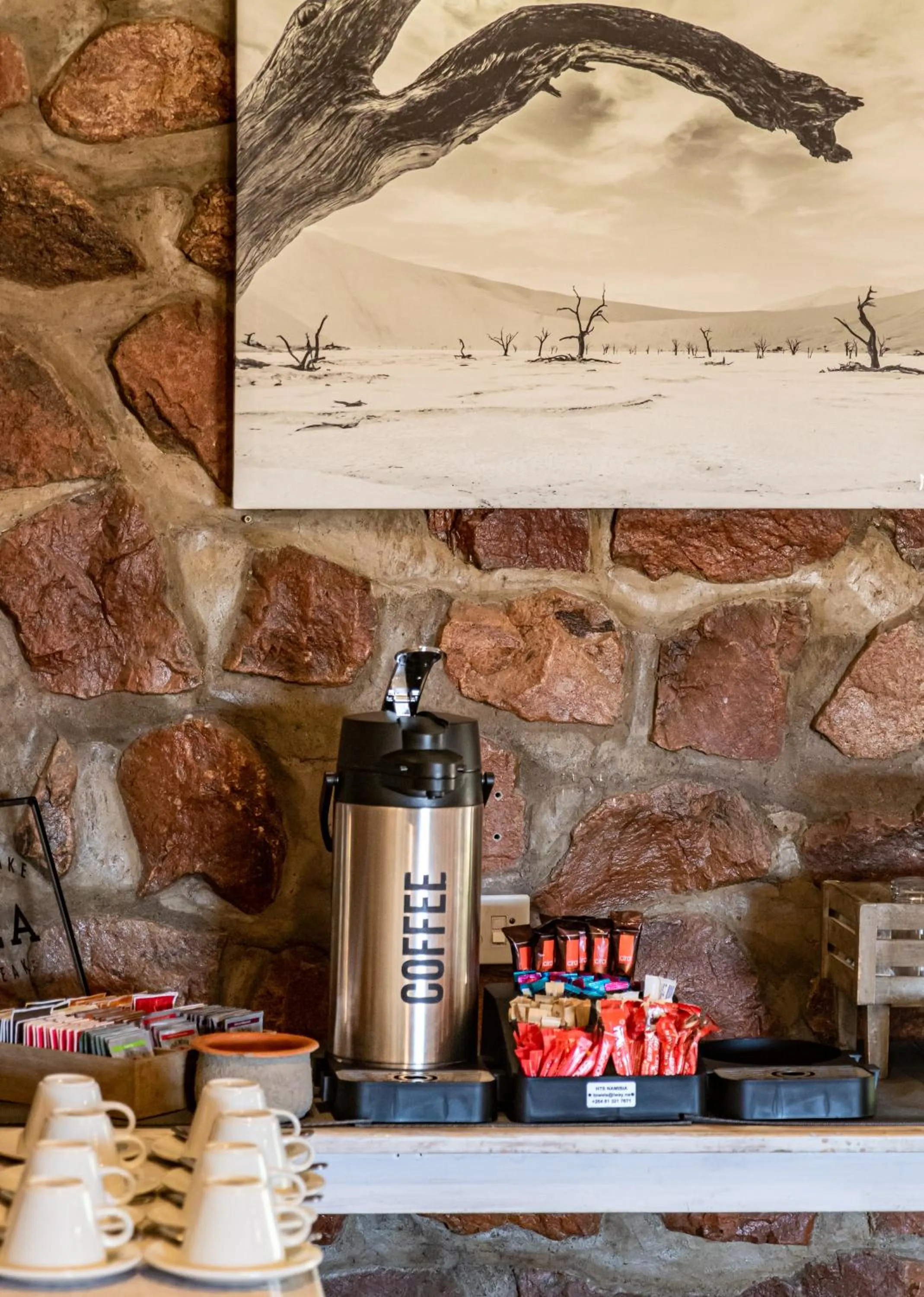 Coffee/tea facilities in Elegant Desert Lodge