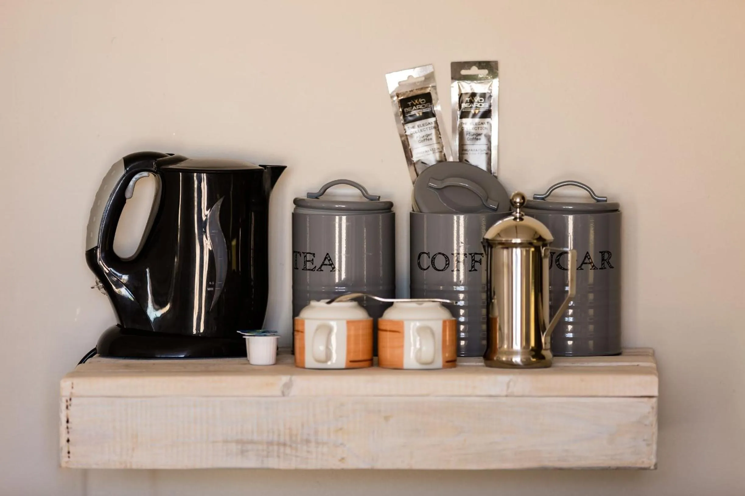 Coffee/tea facilities in Elegant Desert Lodge