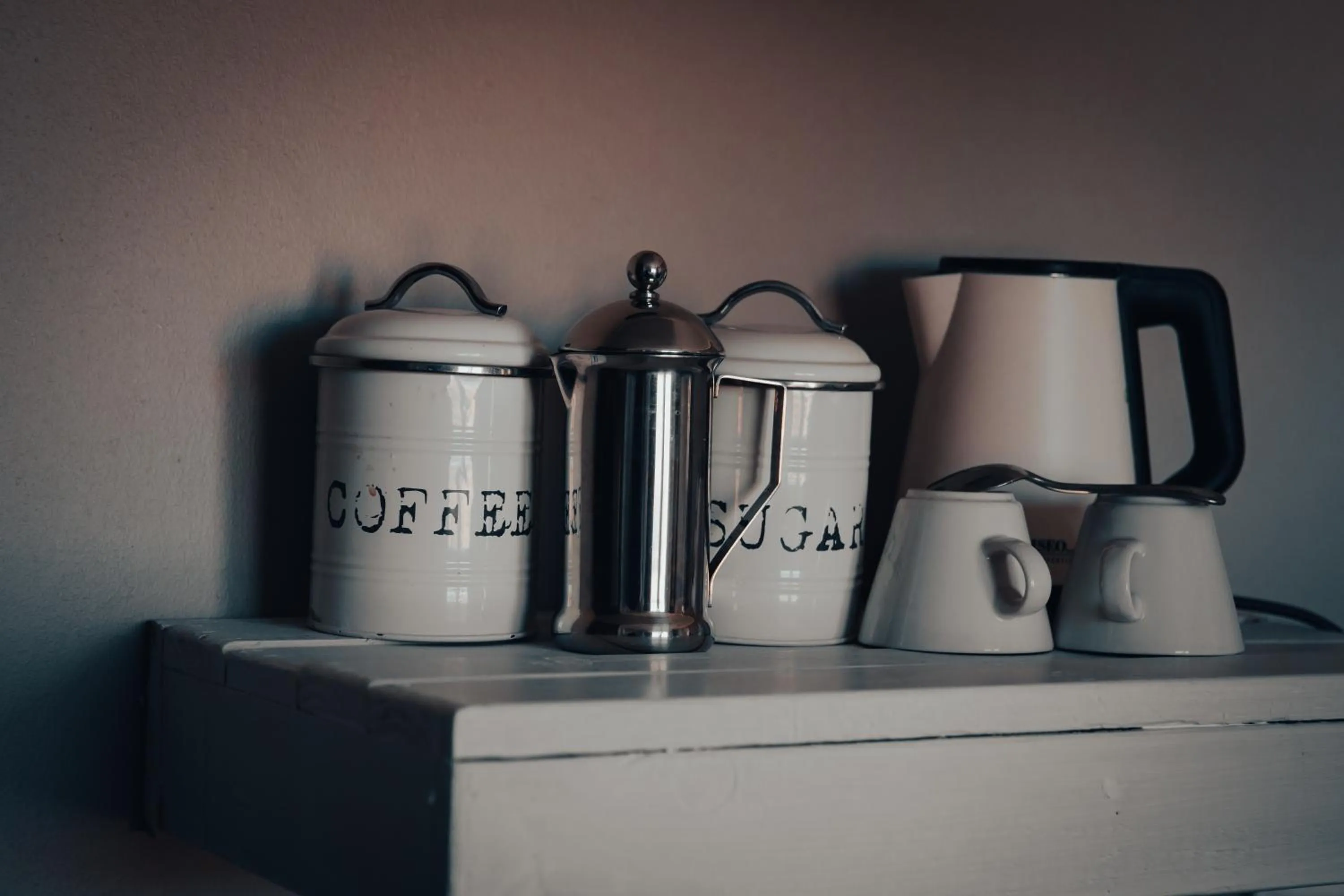 Coffee/tea facilities in Elegant Desert Lodge
