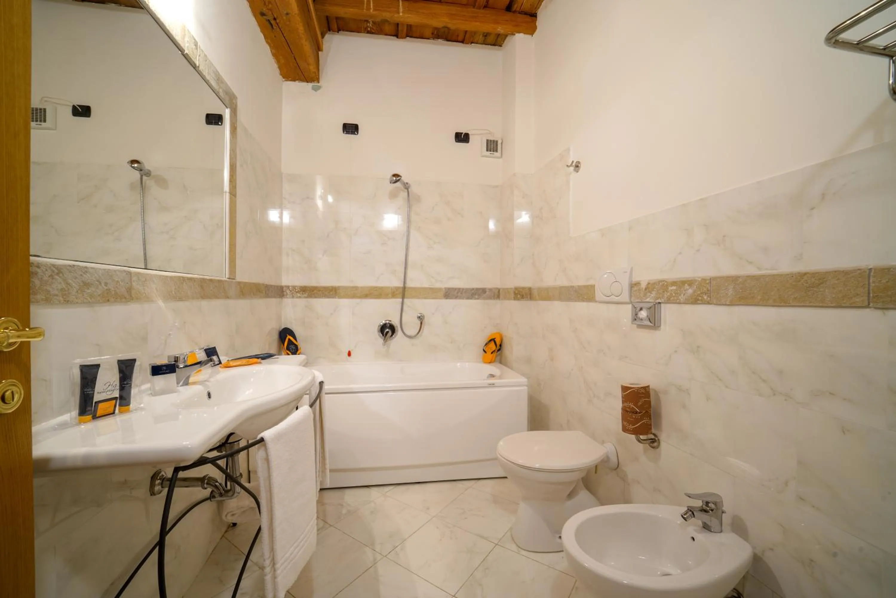 Bathroom in HG Abetone e Piramidi Resort