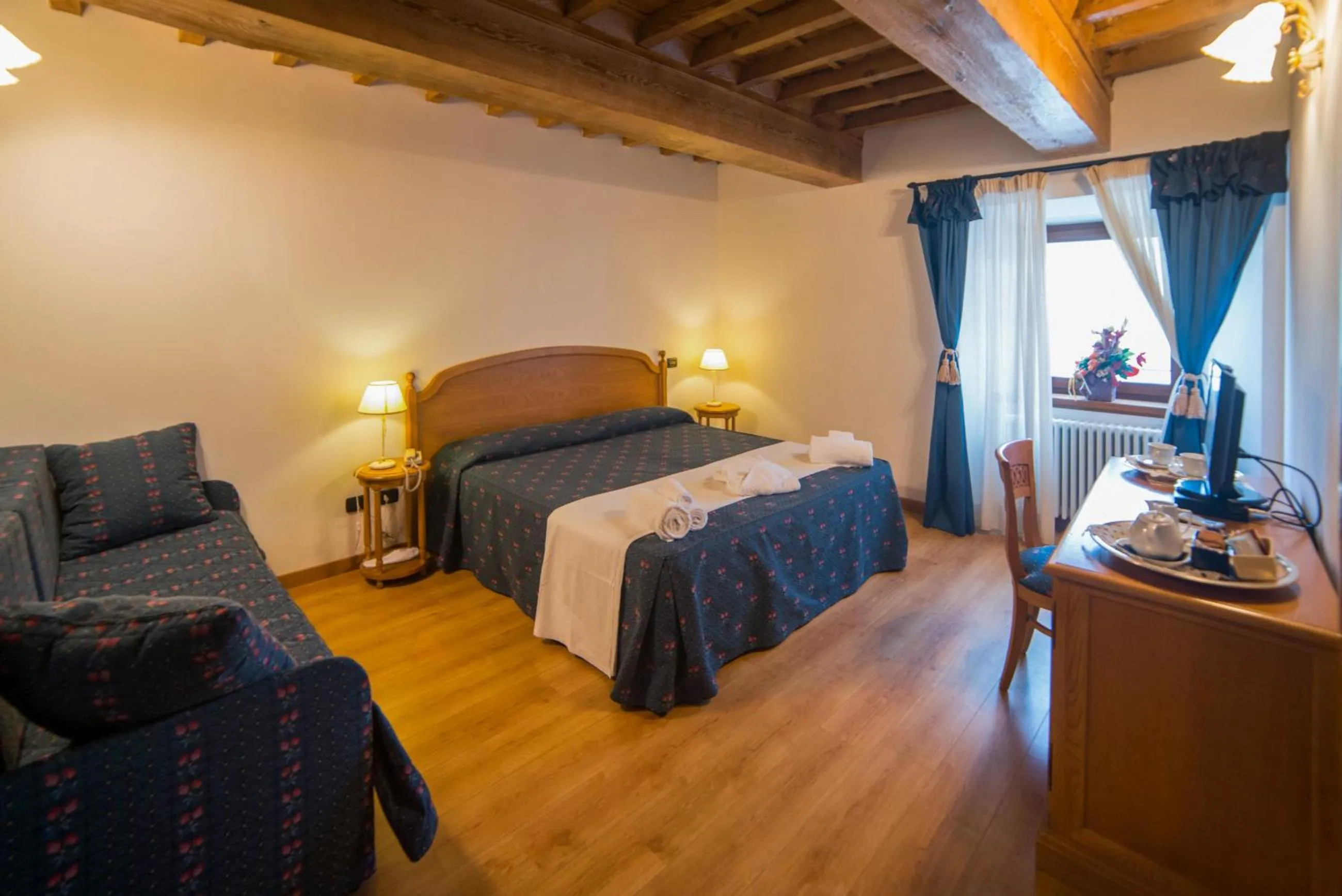 Bedroom, Bed in HG Abetone e Piramidi Resort