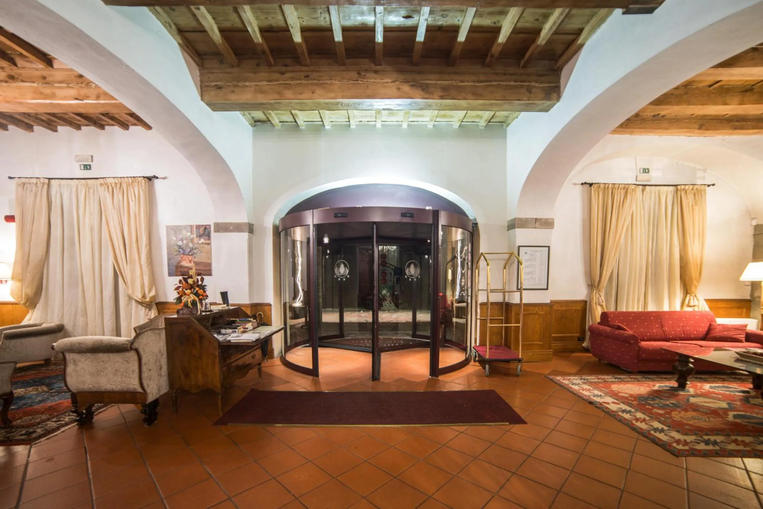 Lobby or reception in HG Abetone e Piramidi Resort