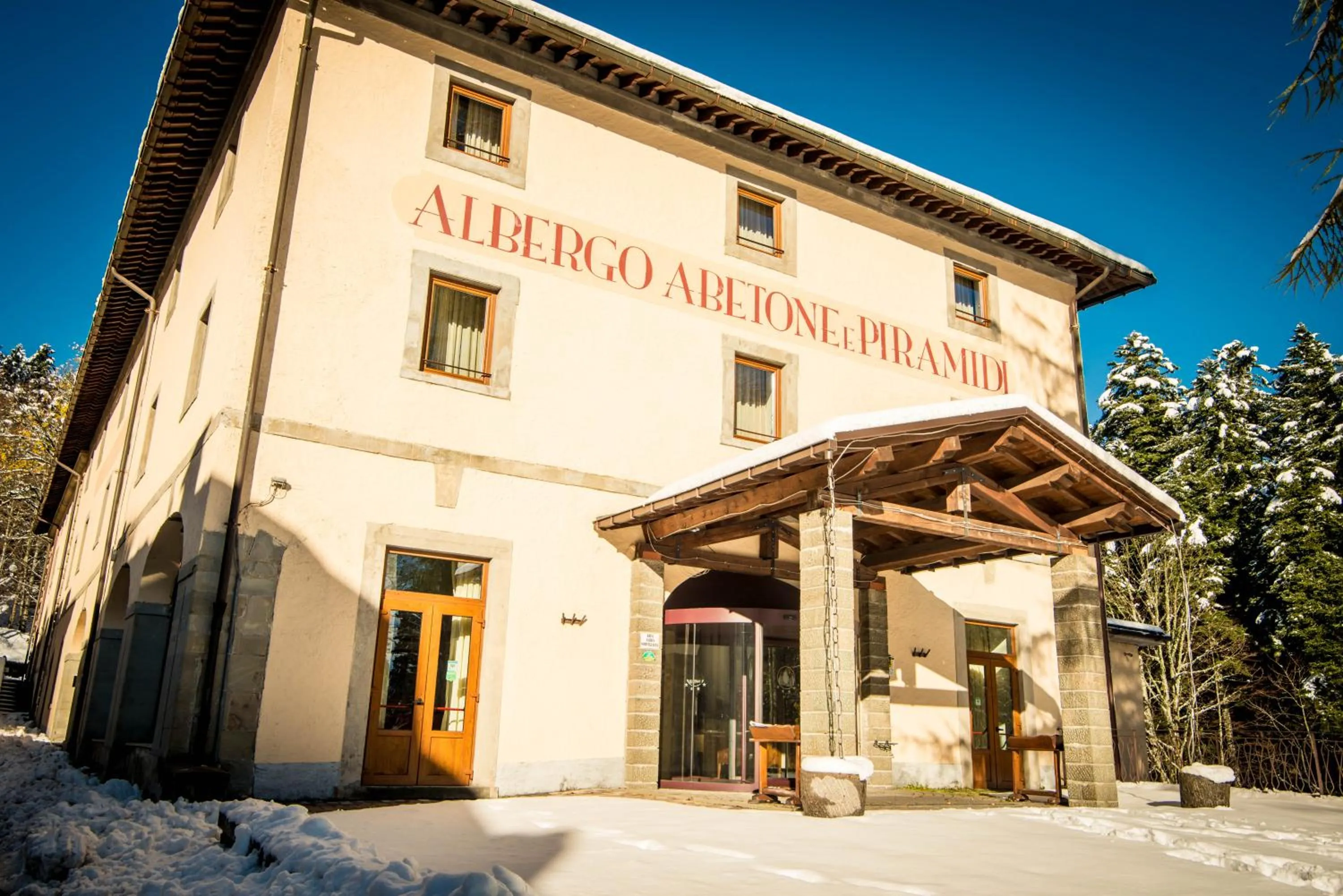 Facade/entrance in HG Abetone e Piramidi Resort
