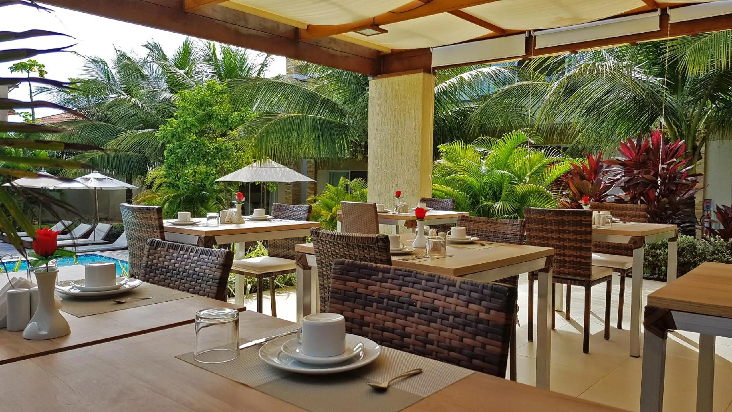 Restaurant/places to eat in Ravenala Hotel Boutique