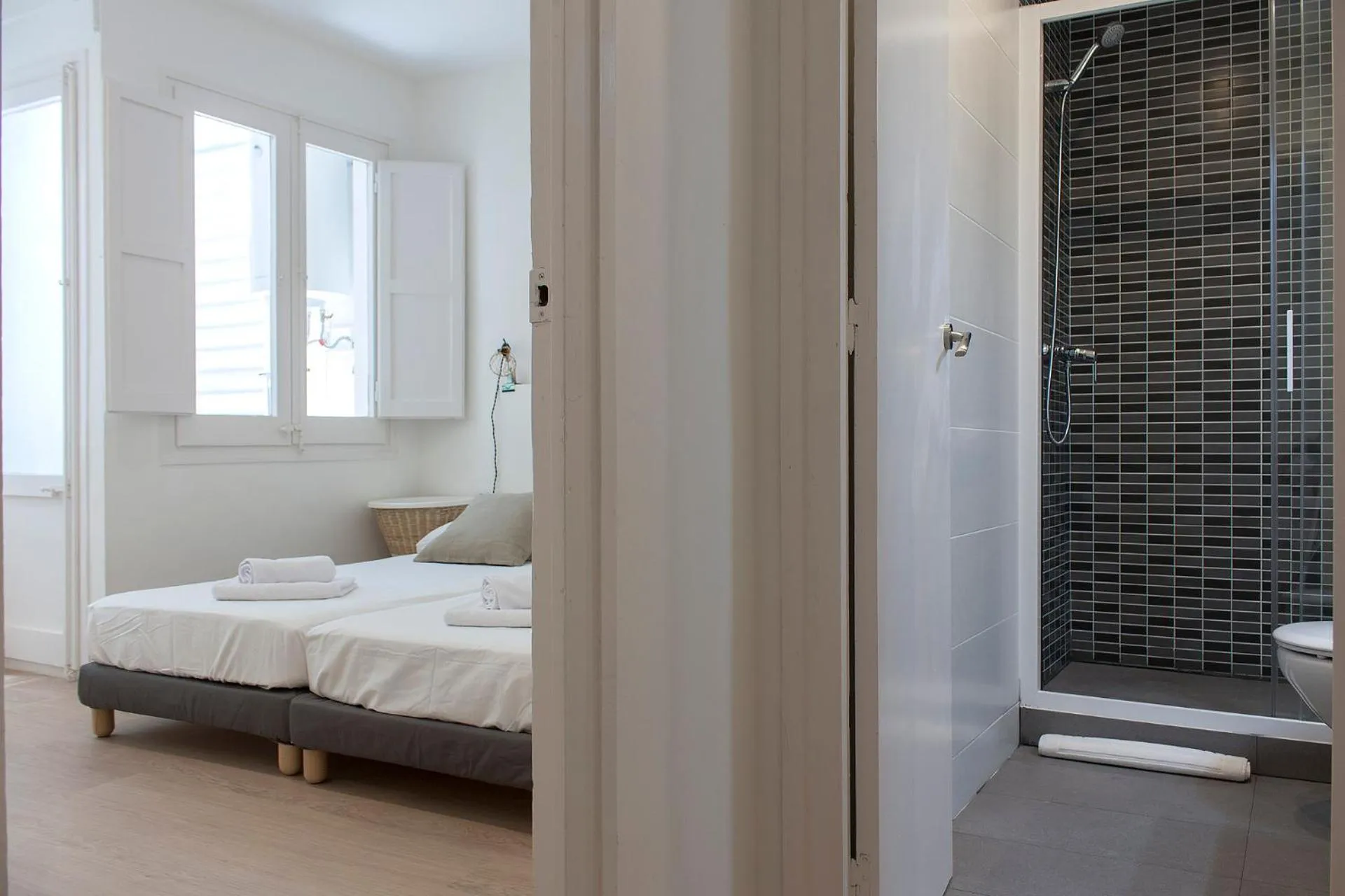 Shower, Bed in Flateli Roger 6