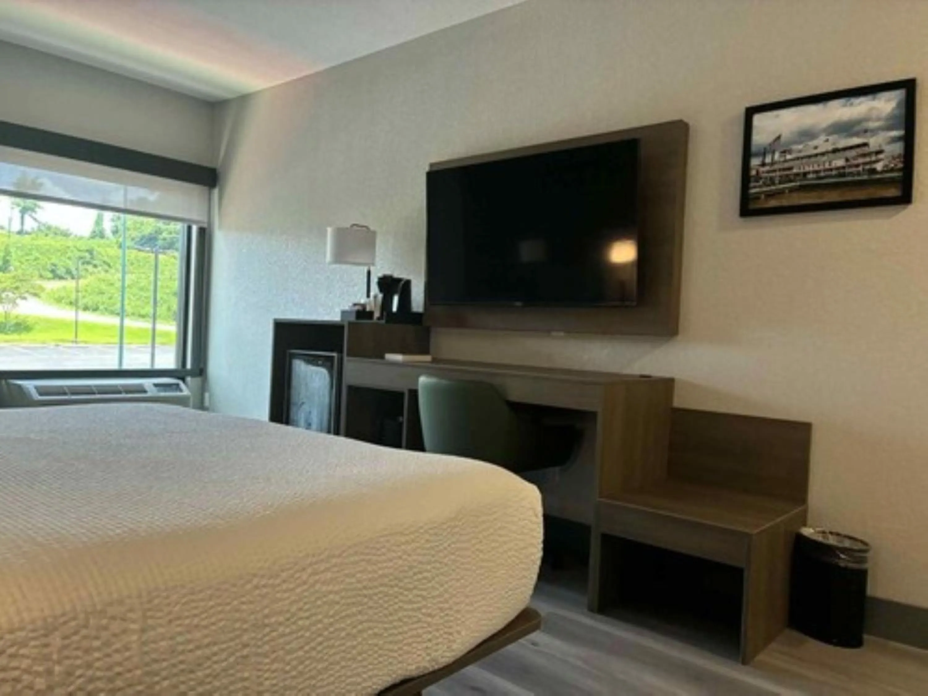 Bedroom, Bed in The Bridges Hotel