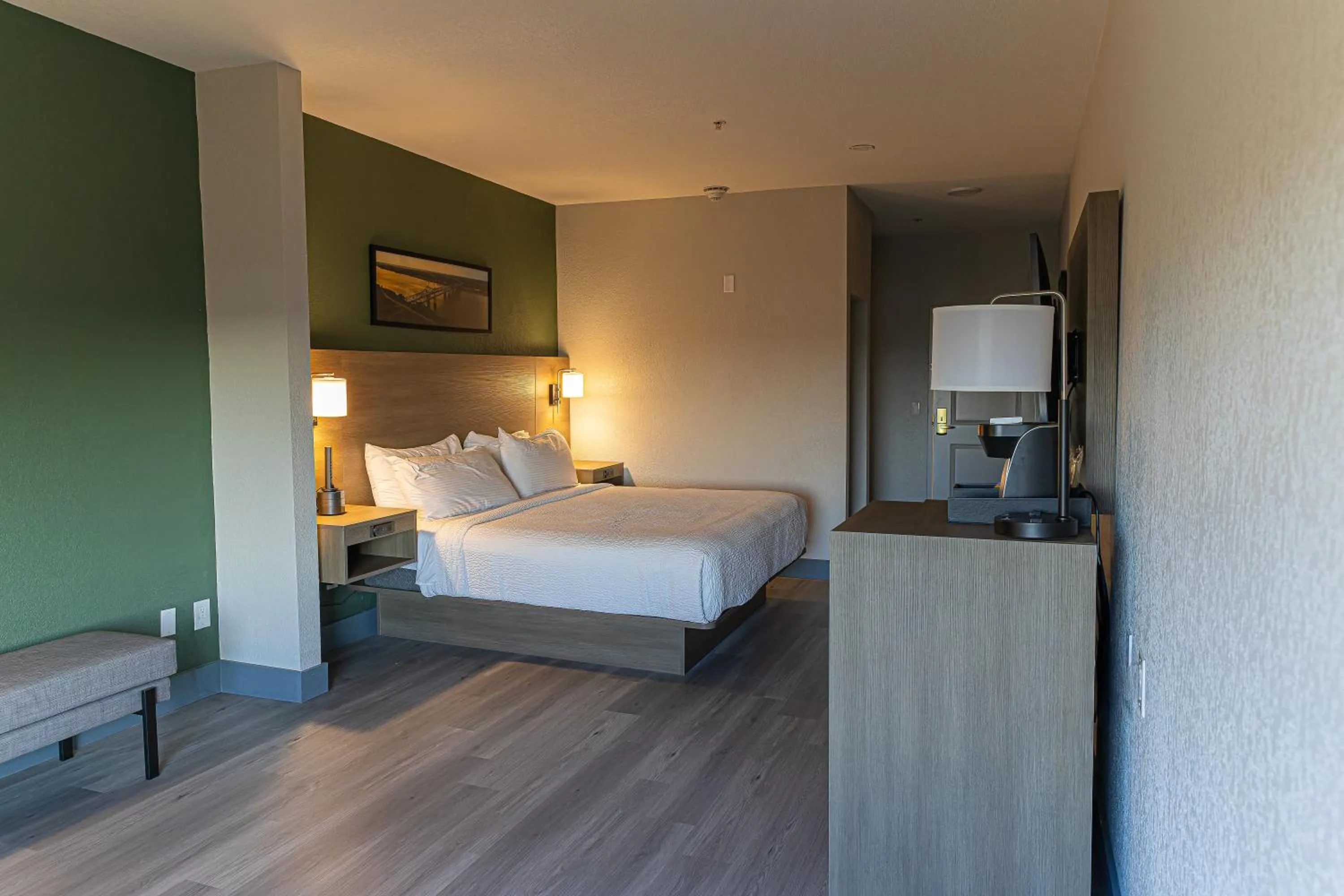 Bedroom, Bed in The Bridges Hotel