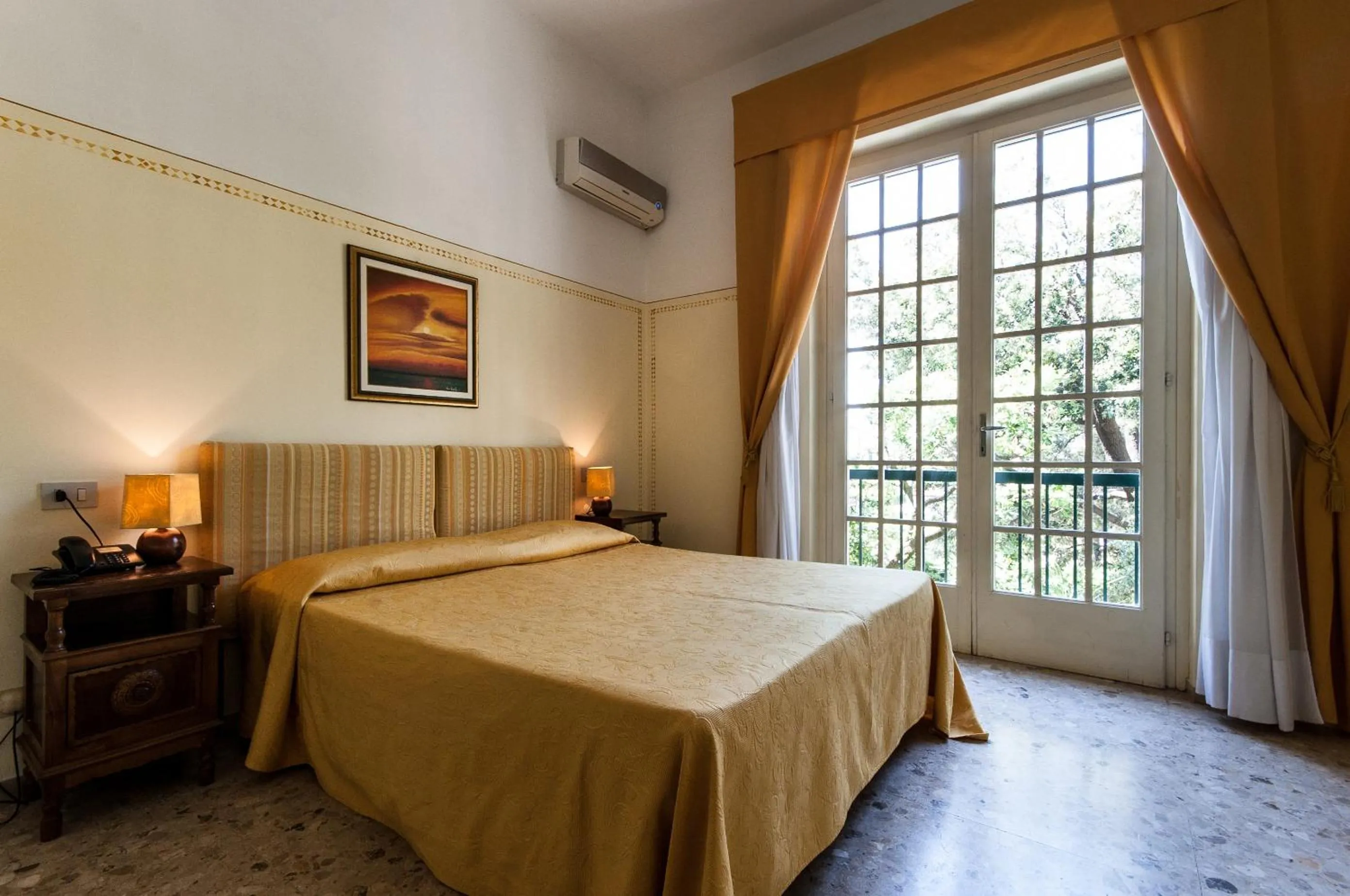 Bed in Hotel Club i Pini - Residenza d'Epoca in Versilia