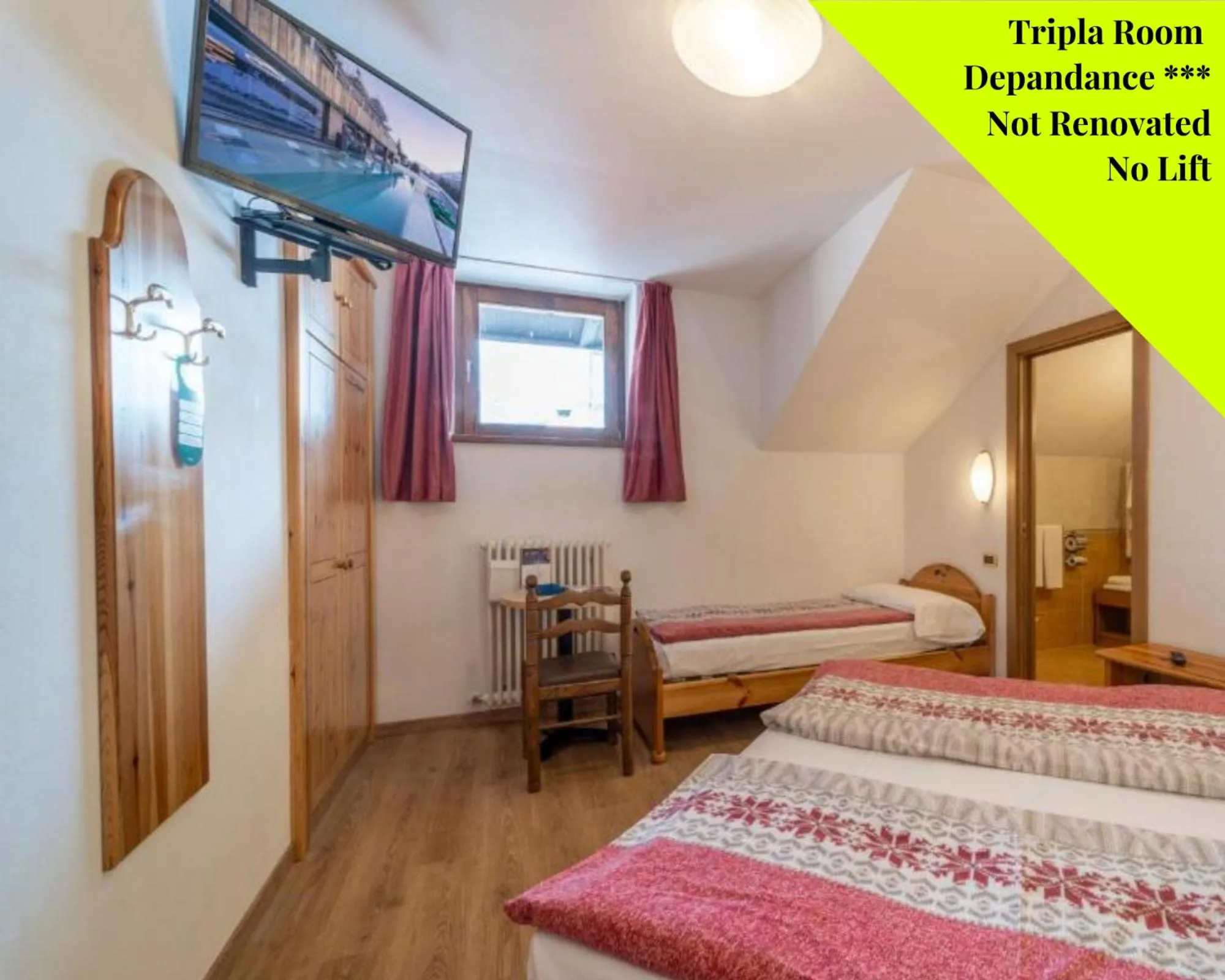 Communal lounge/ TV room, Bed in Alpen Resort Bivio