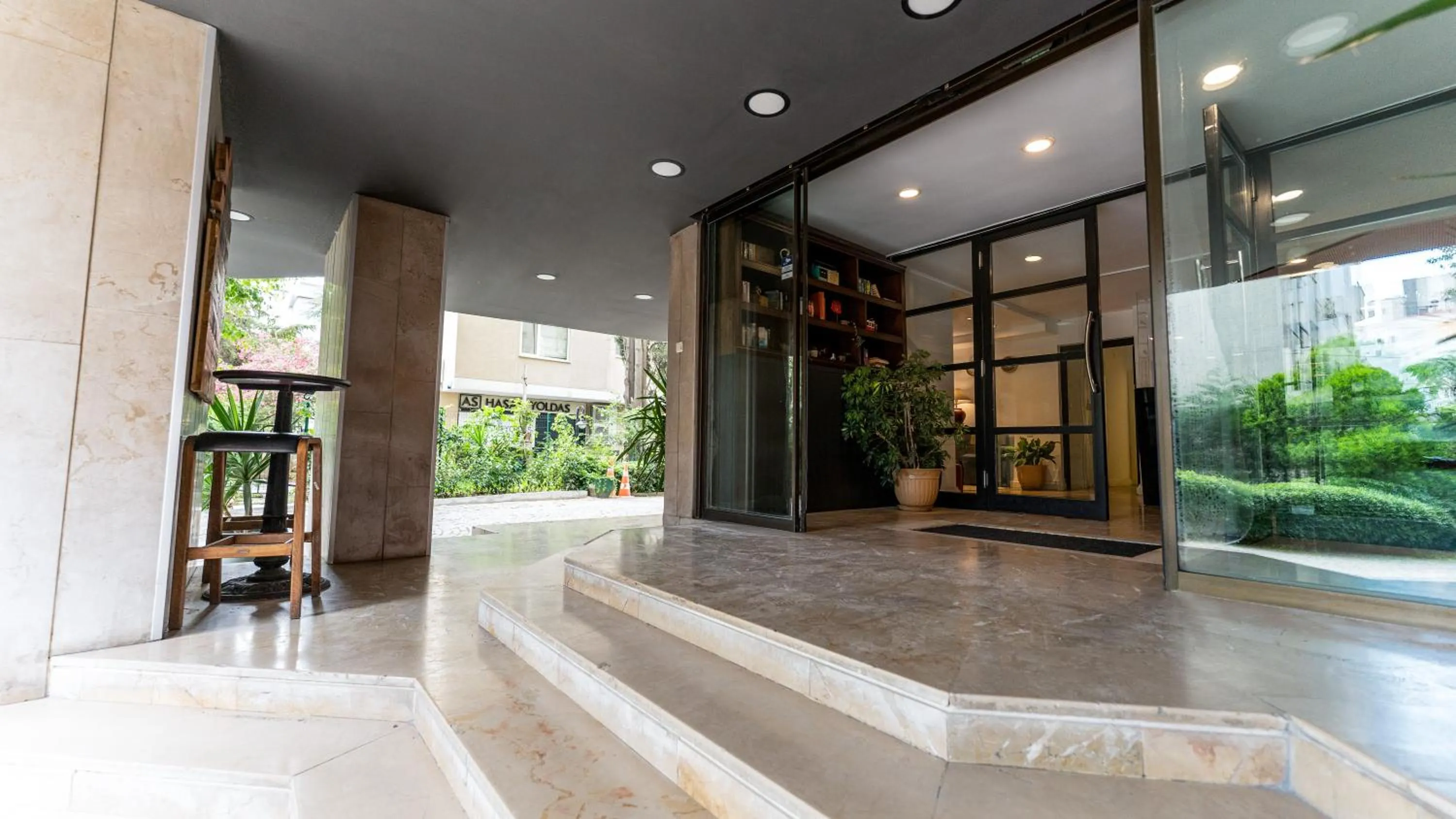 Facade/entrance in The Marmara Suadiye Residence
