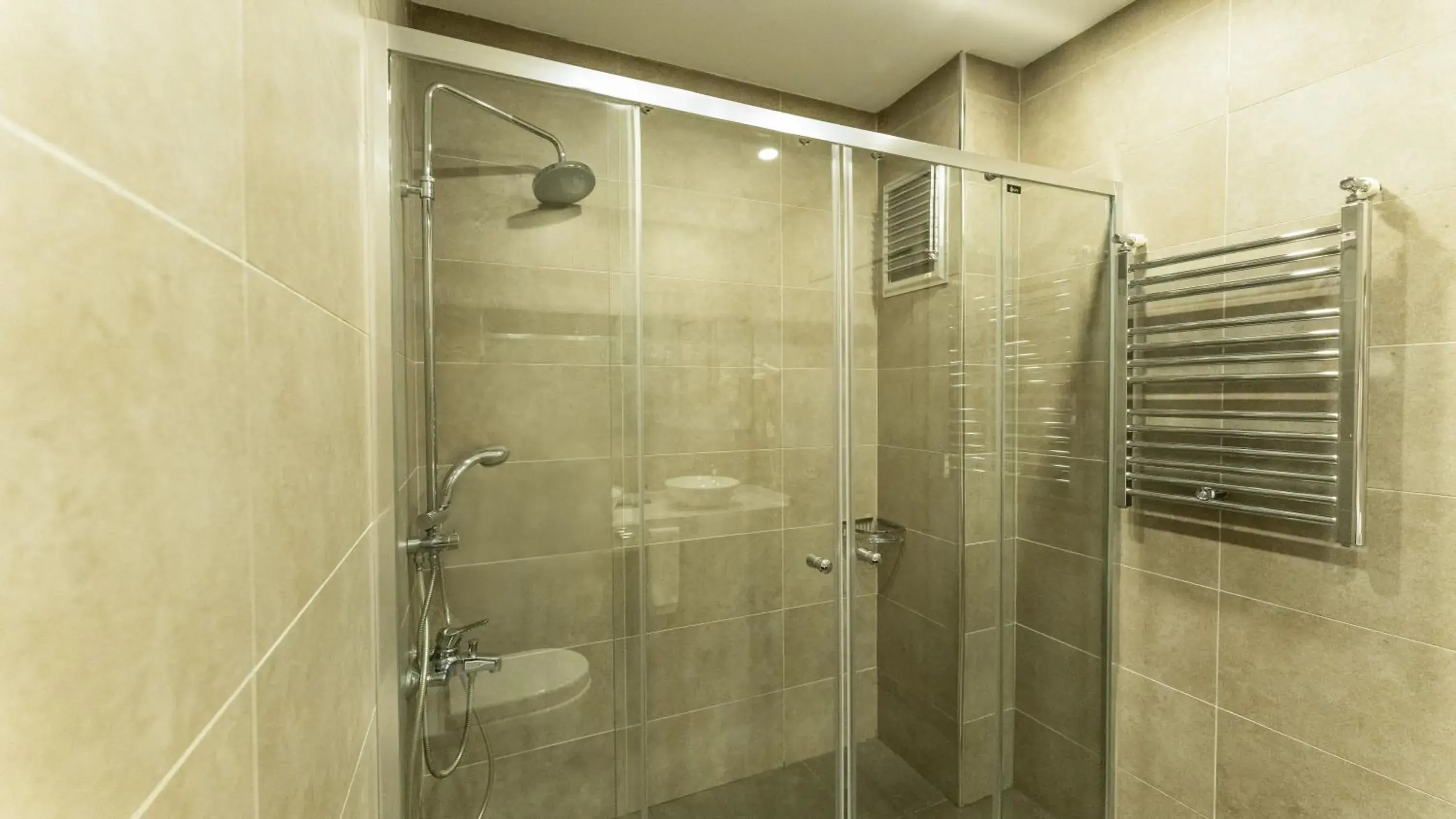 Shower in The Marmara Suadiye Residence Shower in The Marmara Suadiye Residence