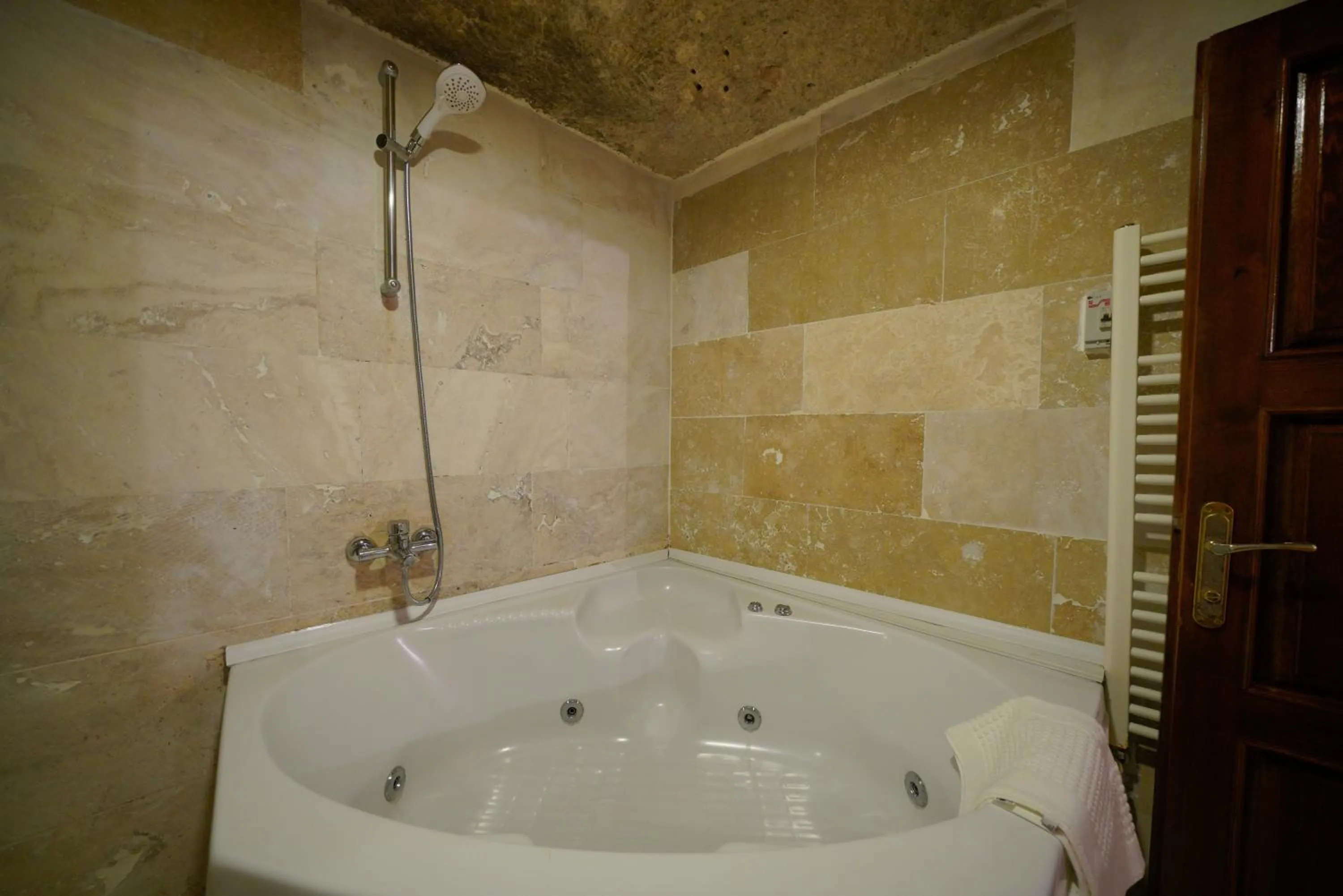 Bath in Asteria Cave Hotel