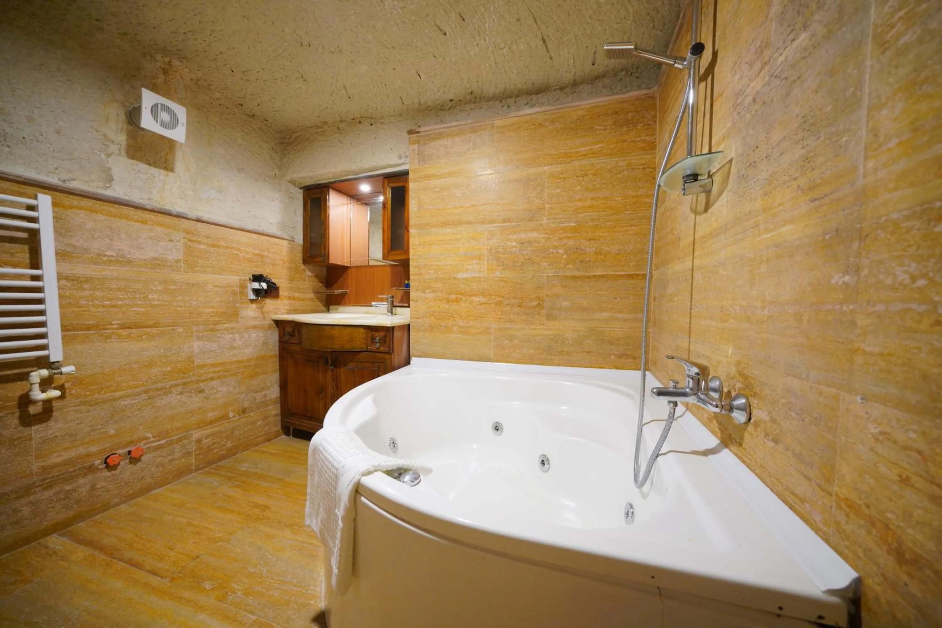Bath in Asteria Cave Hotel