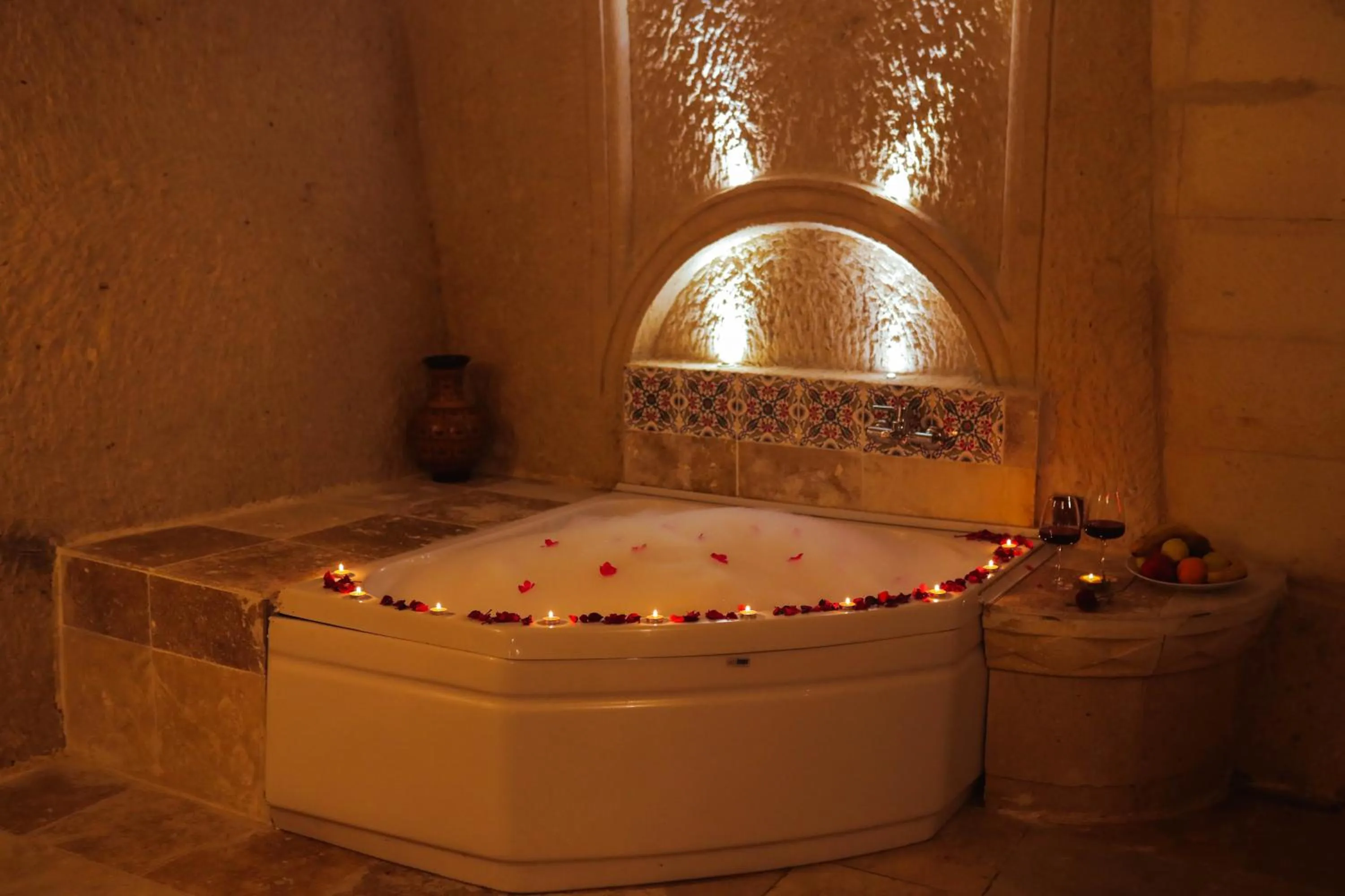 Hot Tub in Asteria Cave Hotel