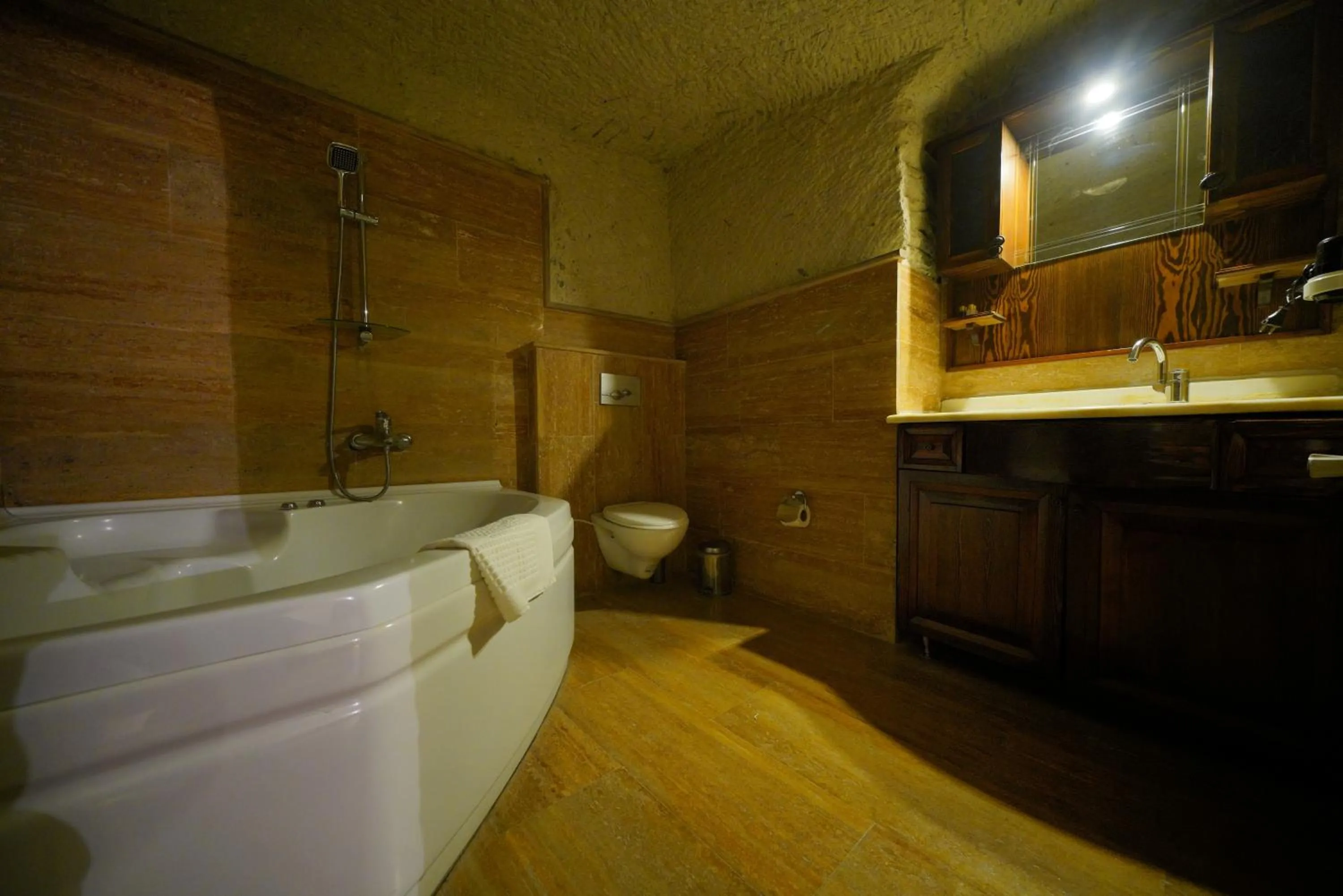 Bath in Asteria Cave Hotel