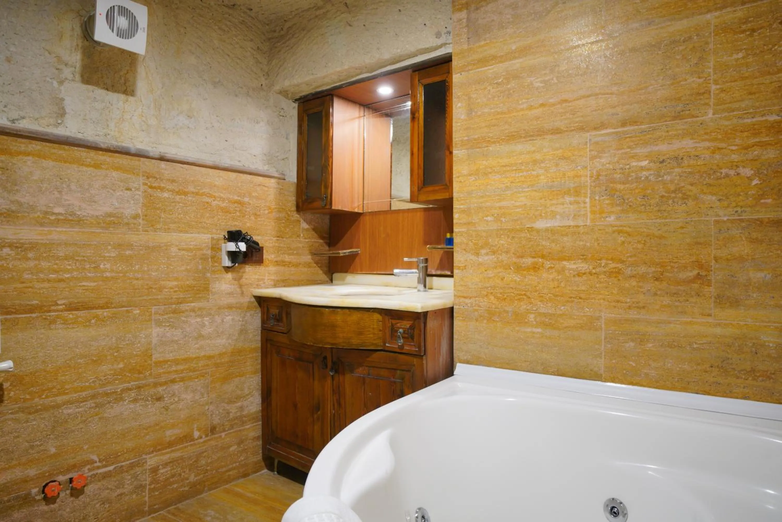 Bath in Asteria Cave Hotel