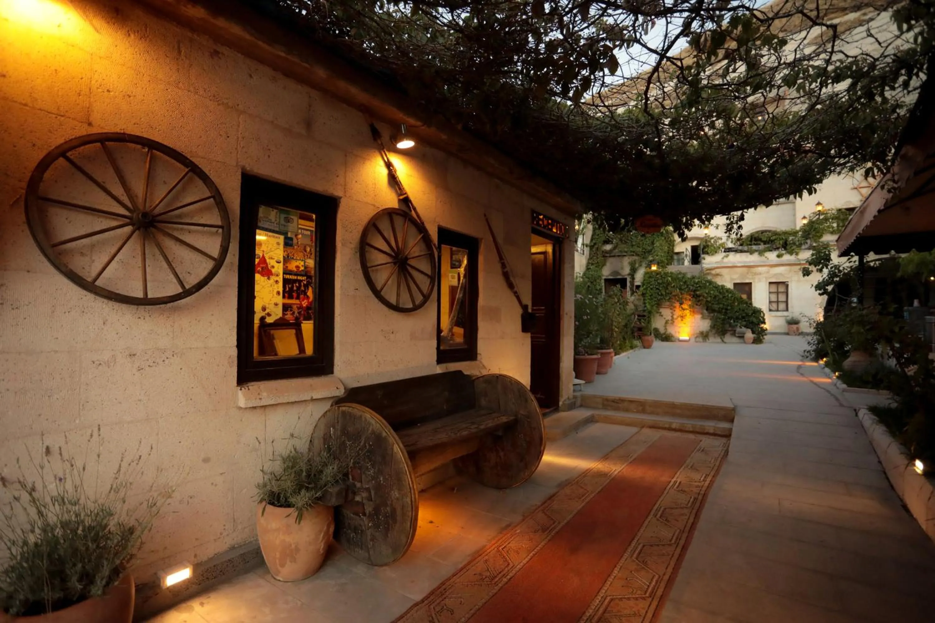 Restaurant/places to eat in Asteria Cave Hotel