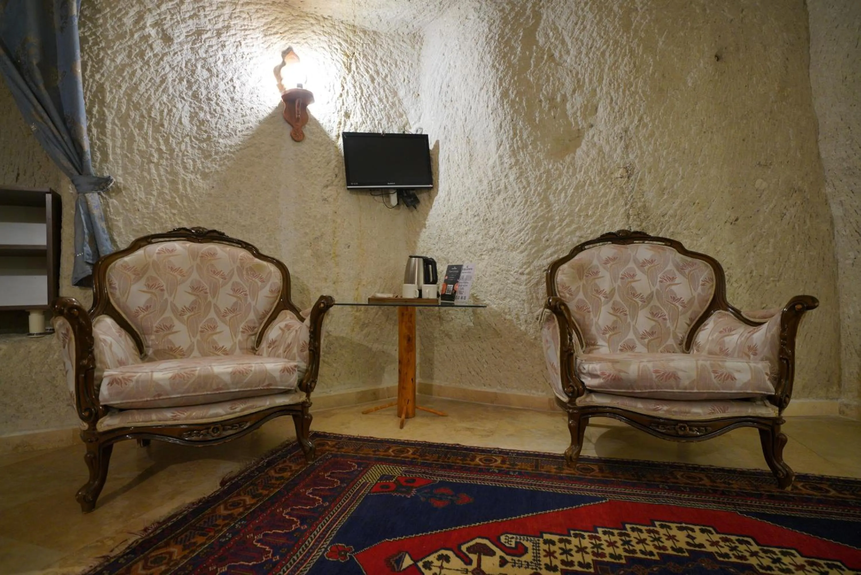 Living room in Asteria Cave Hotel