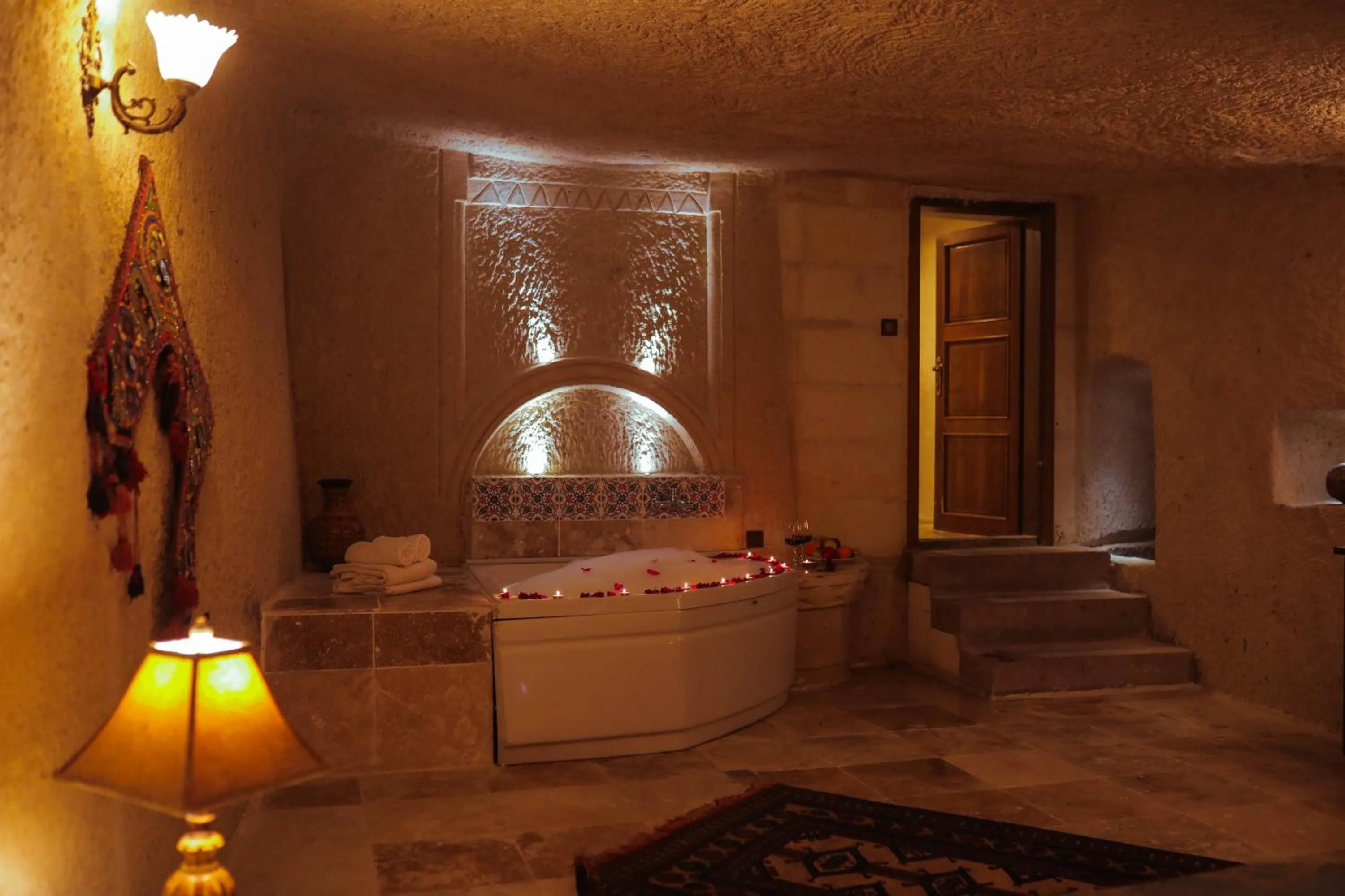 Hot Tub in Asteria Cave Hotel