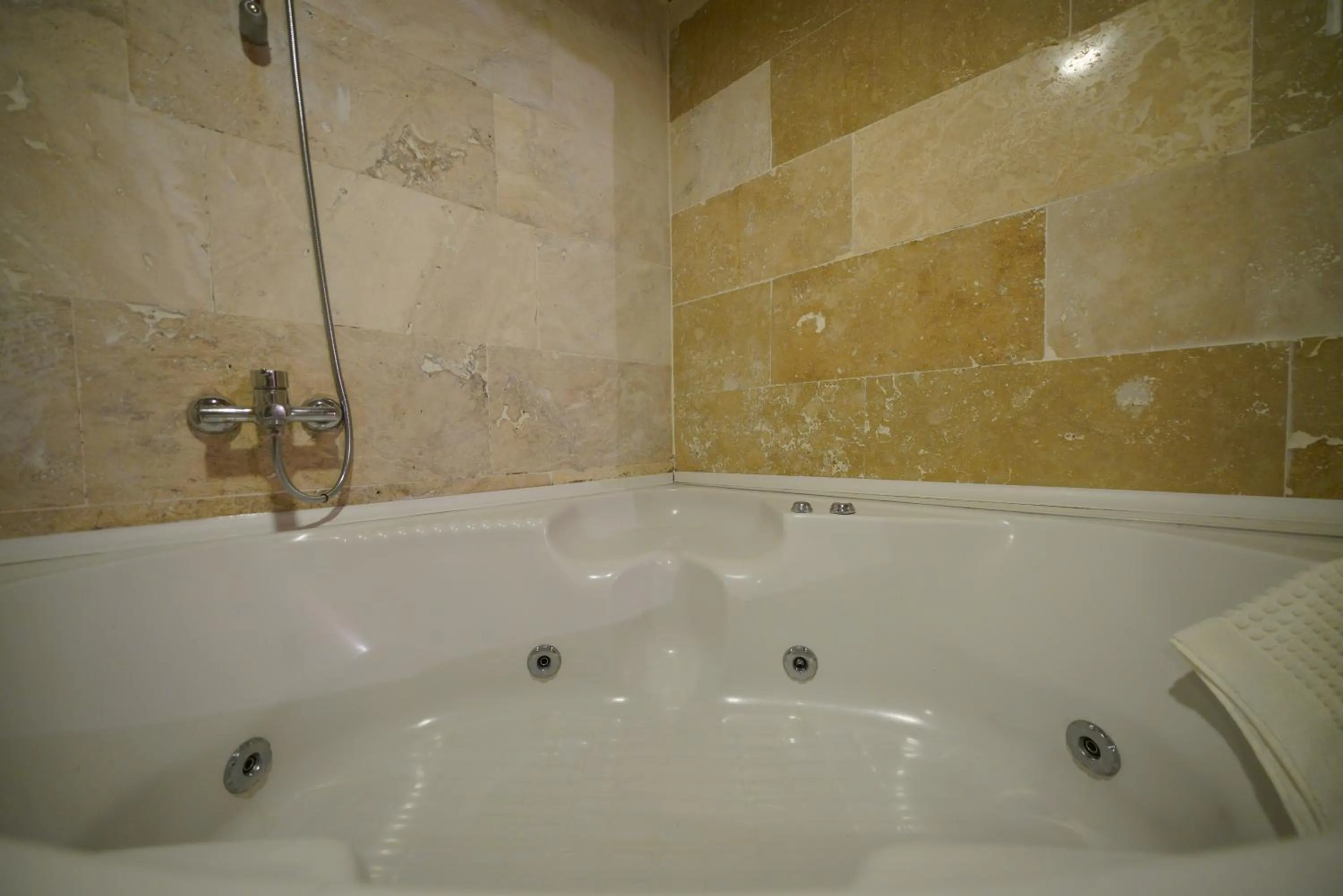 Bath in Asteria Cave Hotel