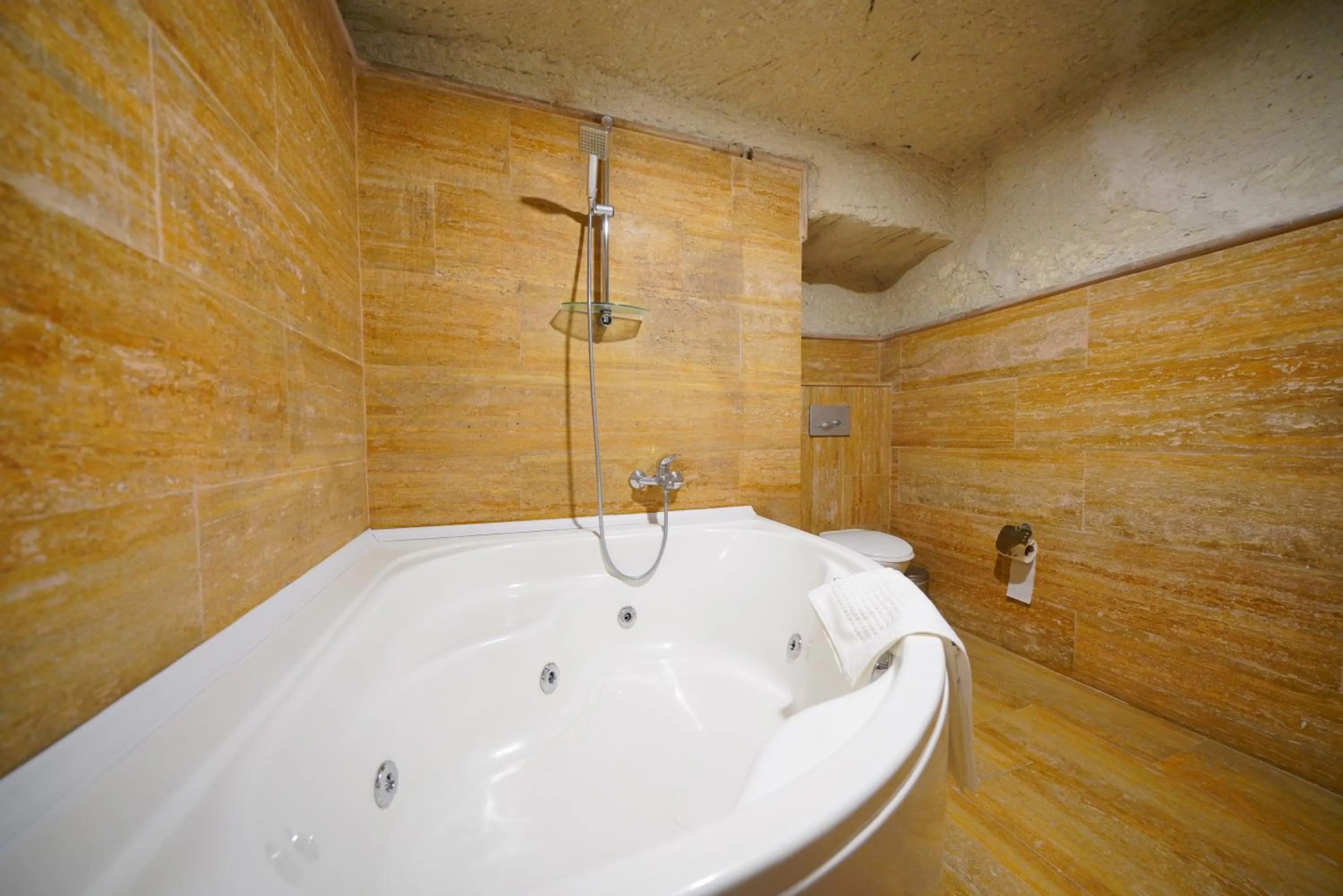 Bath in Asteria Cave Hotel