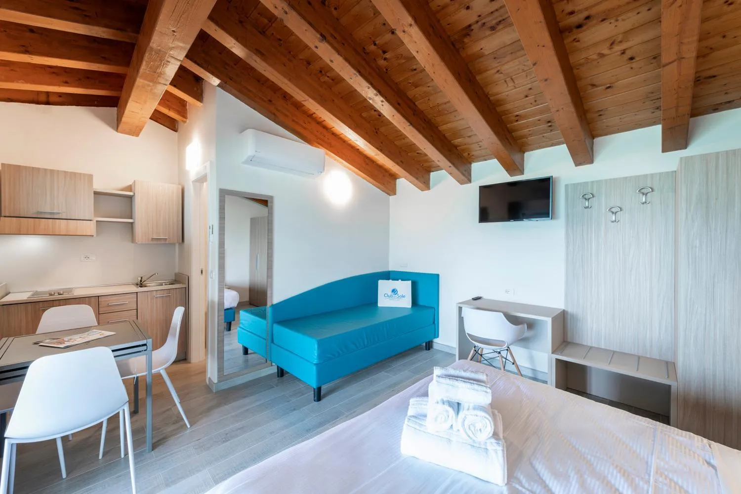 Photo of the whole room in Club del Sole Desenzano Boutique Resort